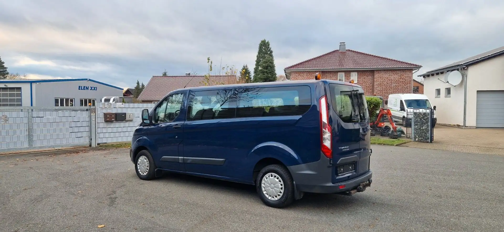 Ford Tourneo Custom Kombi 300 L2 H1 Trend 9 Sitze AH Blau - 2