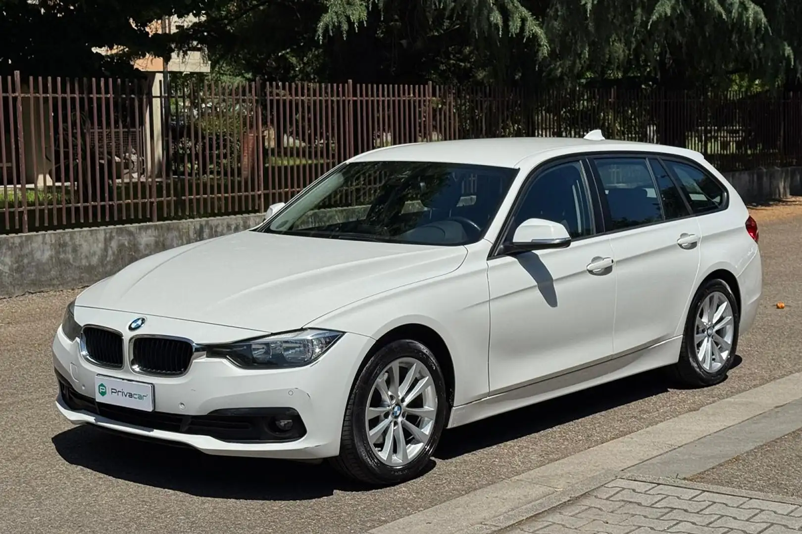 BMW 320 320d Touring Business Advantage aut. Blanc - 1