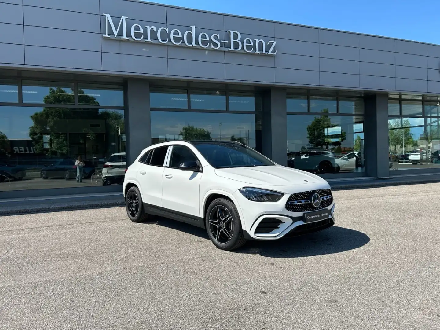 Mercedes-Benz GLA 200 d automatic Bianco - 1