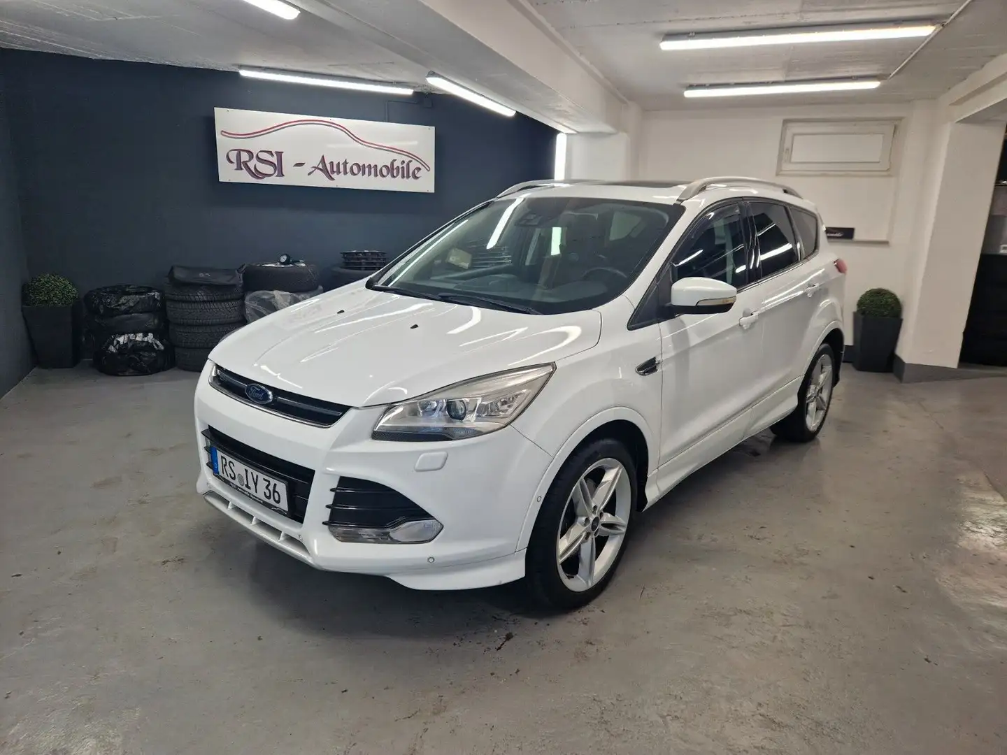 Ford Kuga Individual,NAVI,Pano.Dach,XENON,T-Leder,AHK Blanc - 2