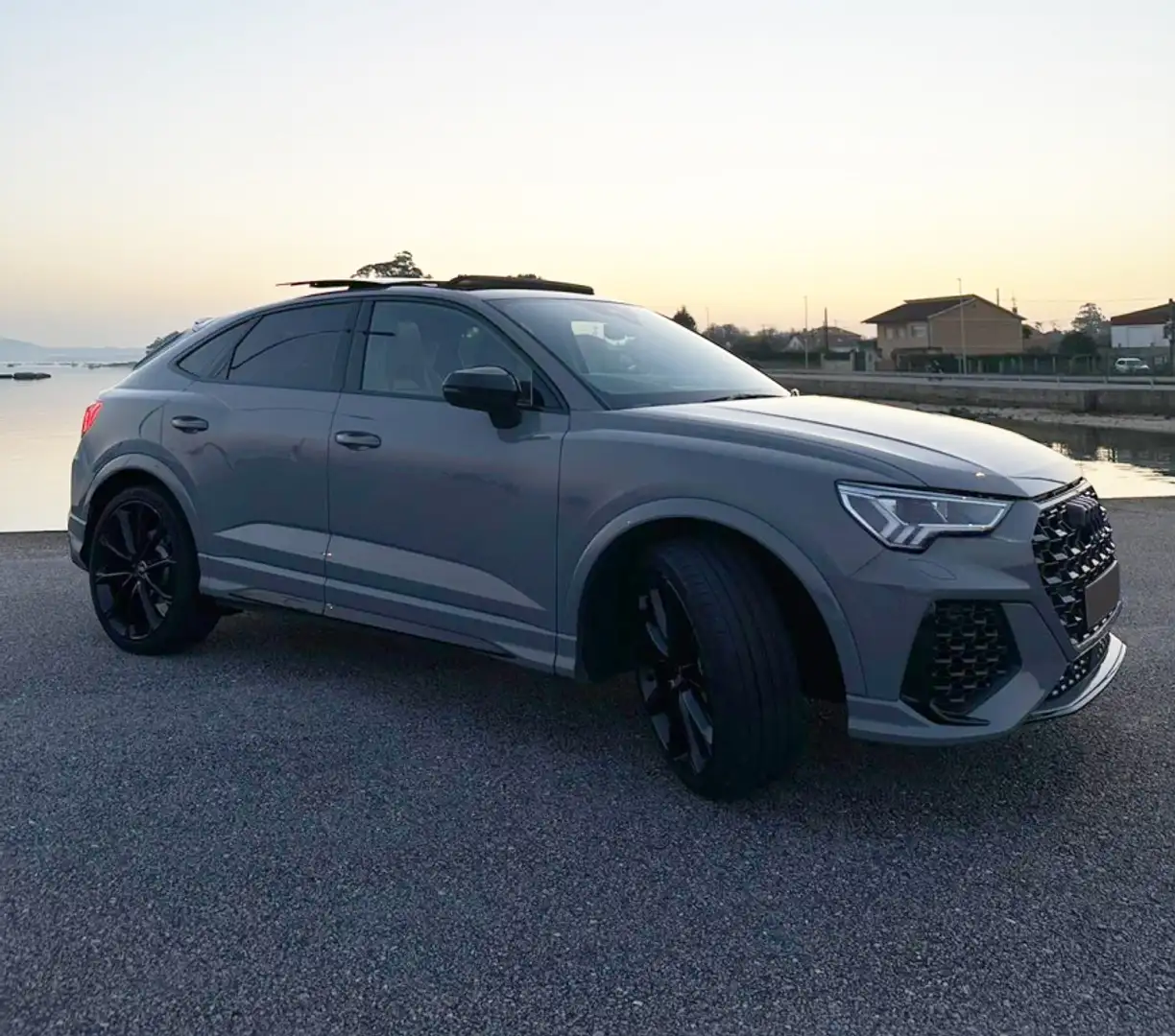 Audi RS Q3 Sportback 2.5 TFSI quattro S tronic Šedá - 2