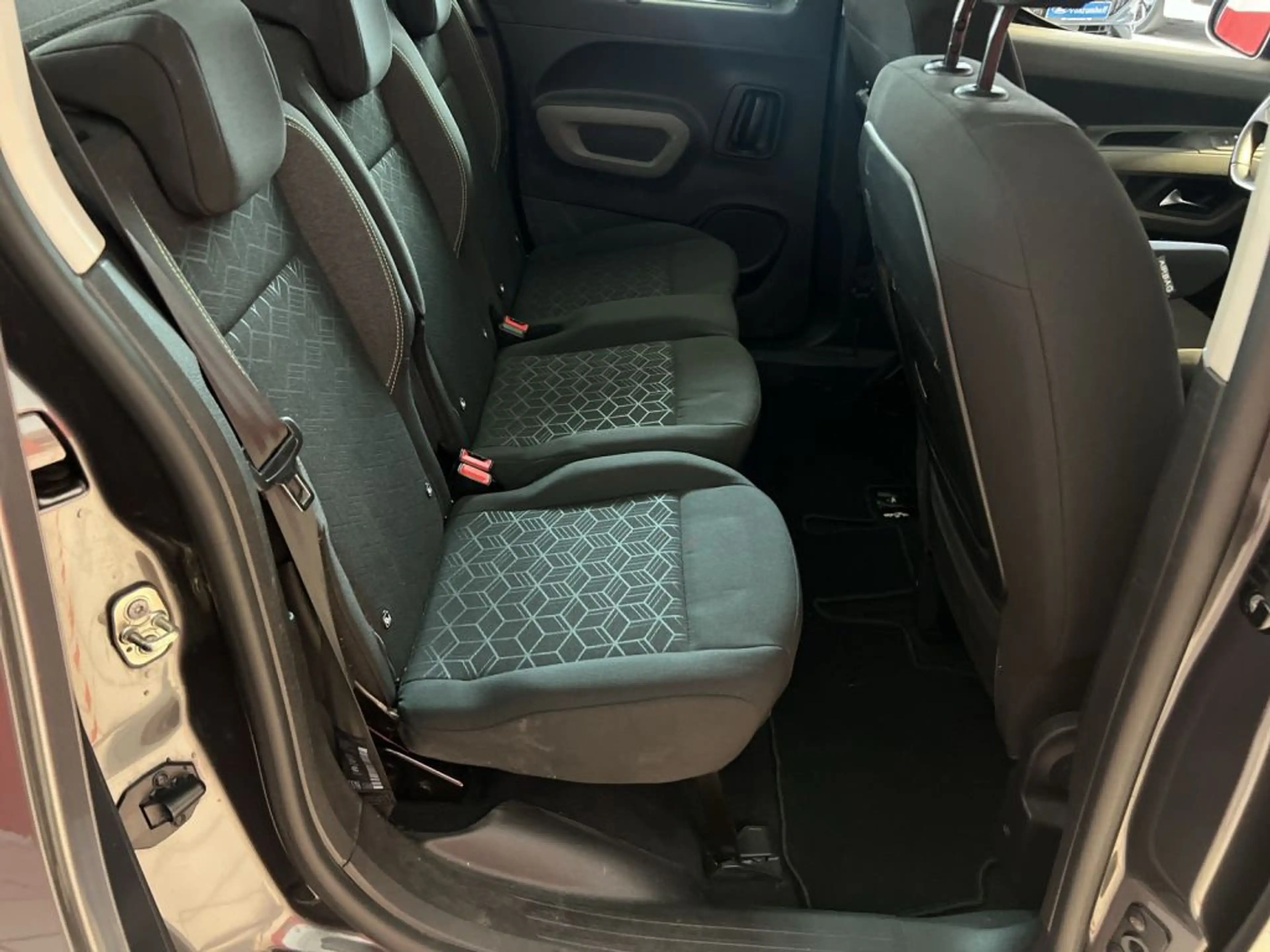 Peugeot Rifter BlueHDI 130 L1 EAT8 Active — photo 10