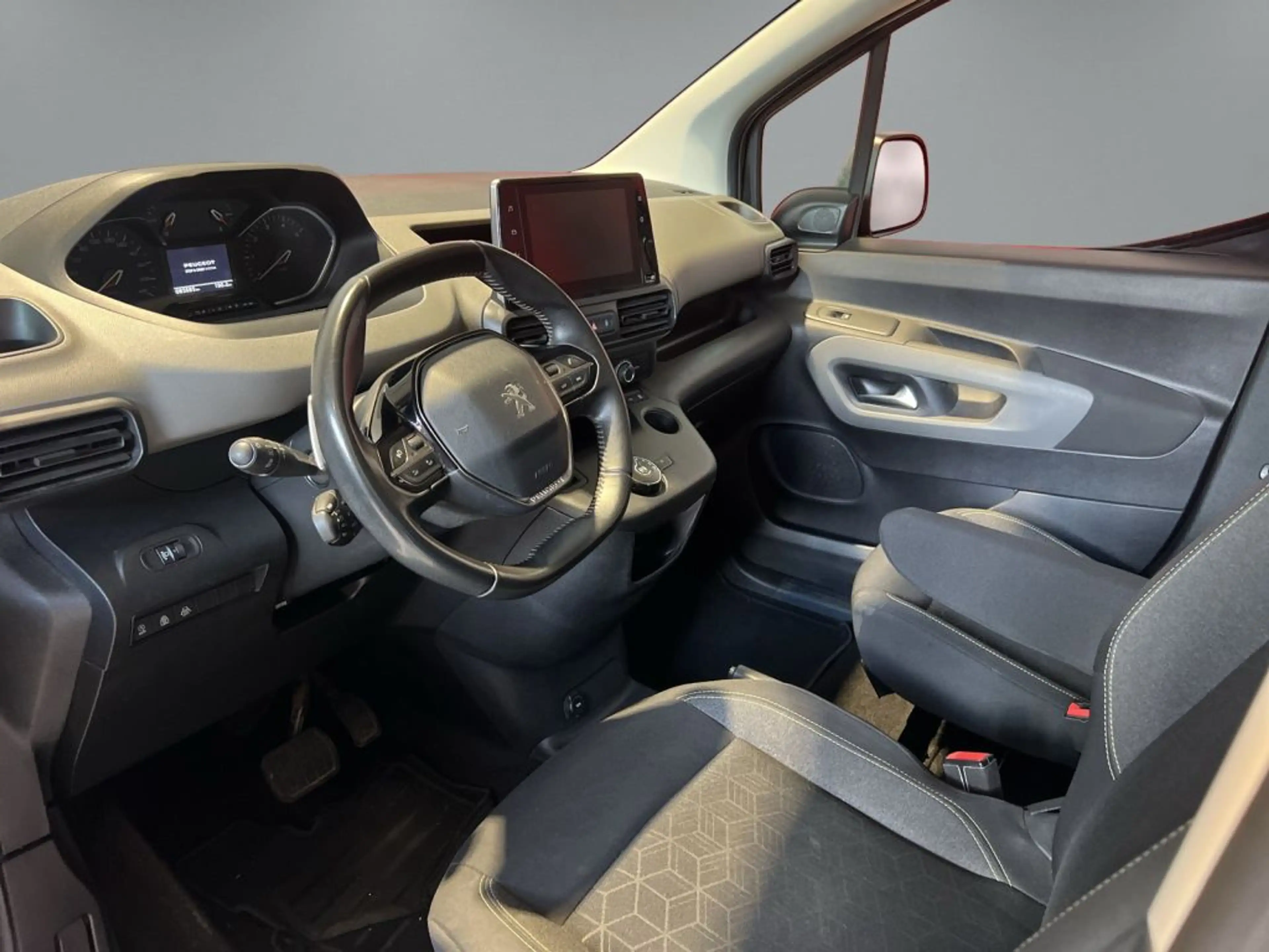 Peugeot Rifter BlueHDI 130 L1 EAT8 Active — photo 4