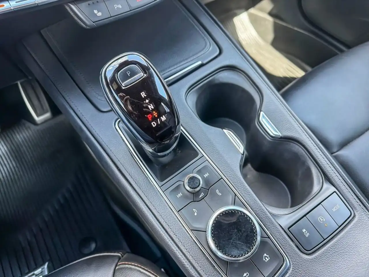 Cadillac XT4 снимка Cadillac XT4