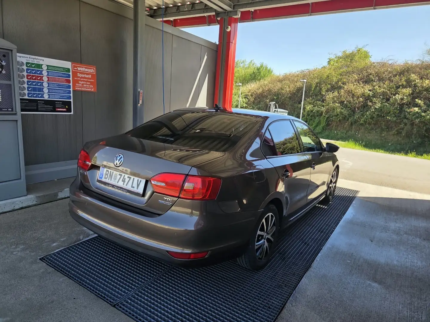 Volkswagen Jetta Highline 1,6 TDI BMT DPF DSG - 1