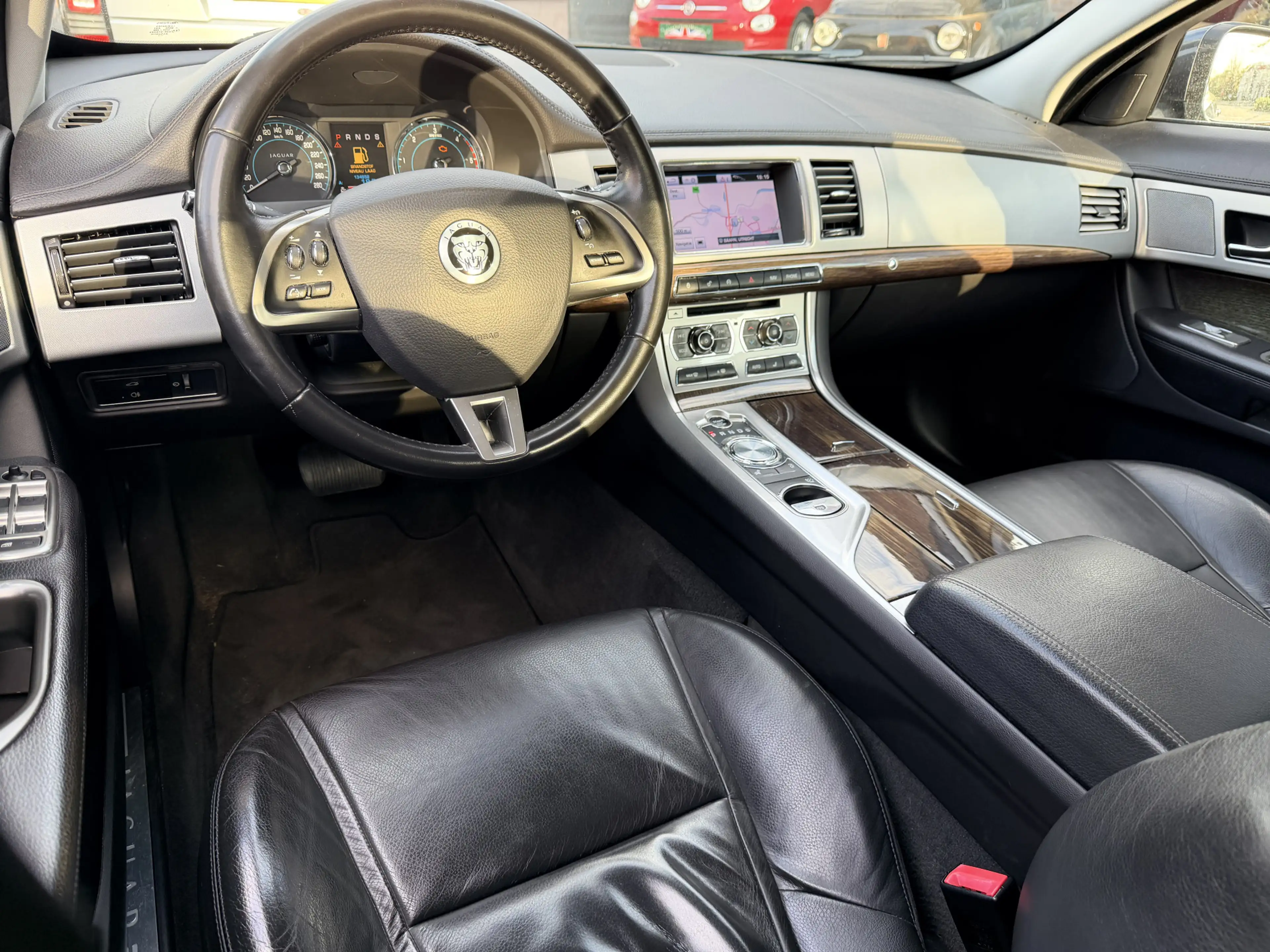 Jaguar XF 2.2D Premium Luxury — photo 3