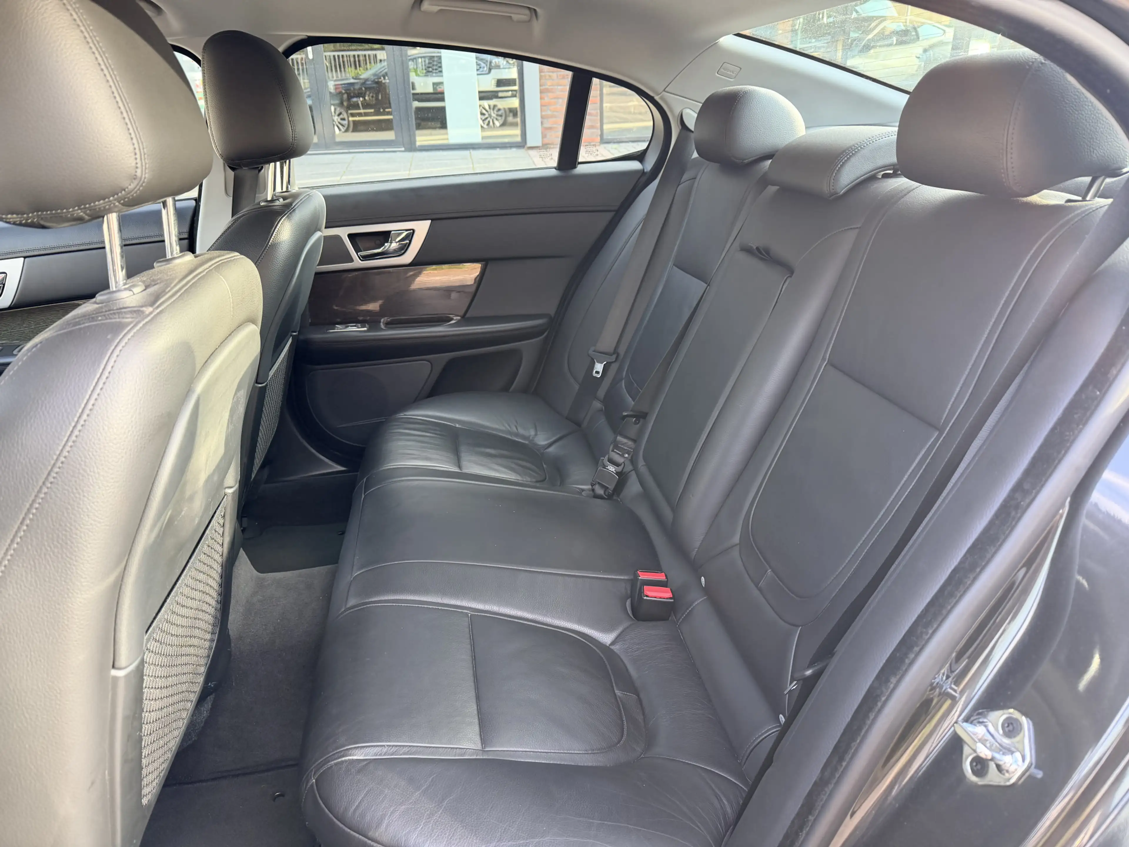 Jaguar XF 2.2D Premium Luxury — photo 9