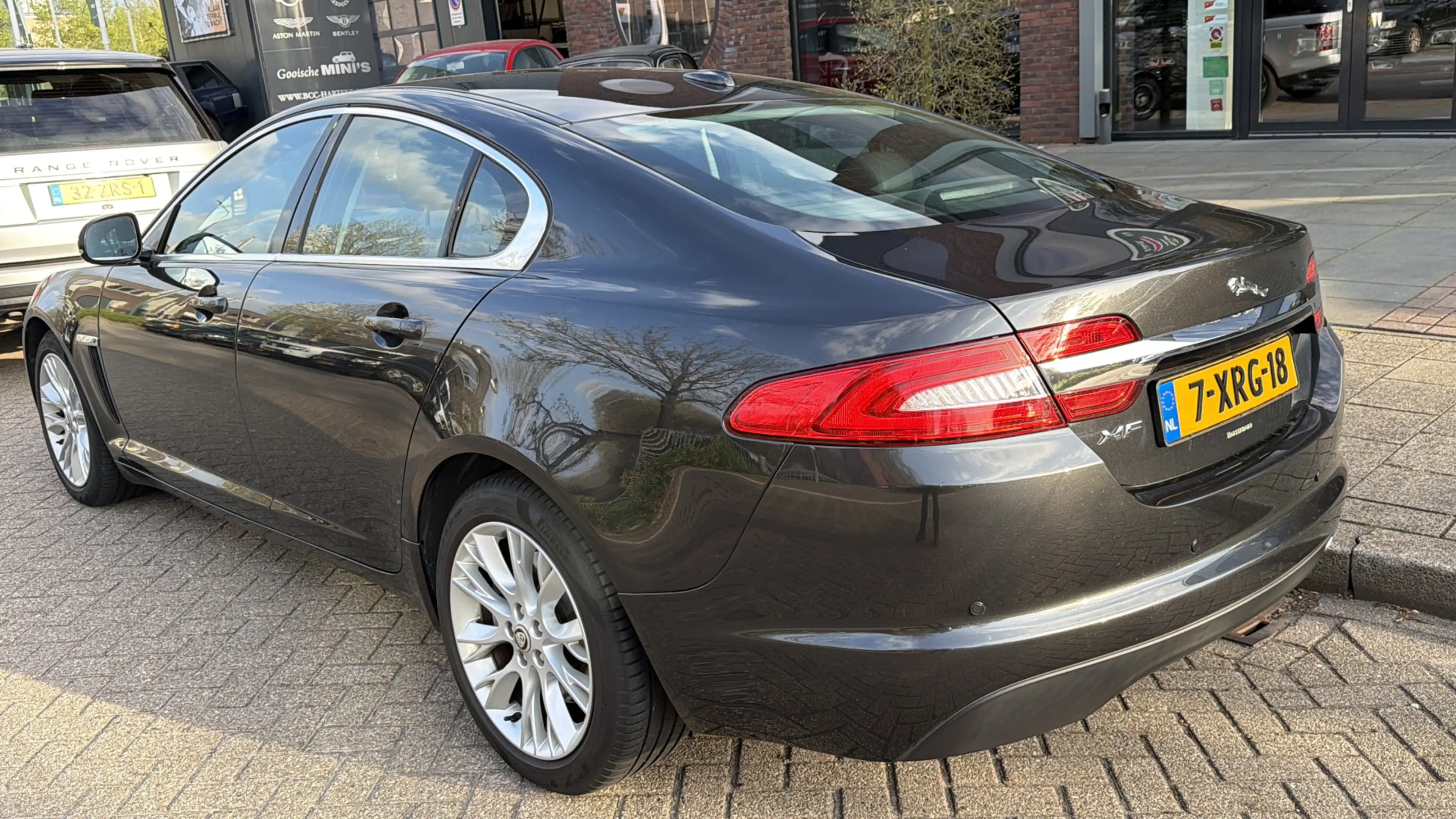 Jaguar XF 2.2D Premium Luxury — photo 10