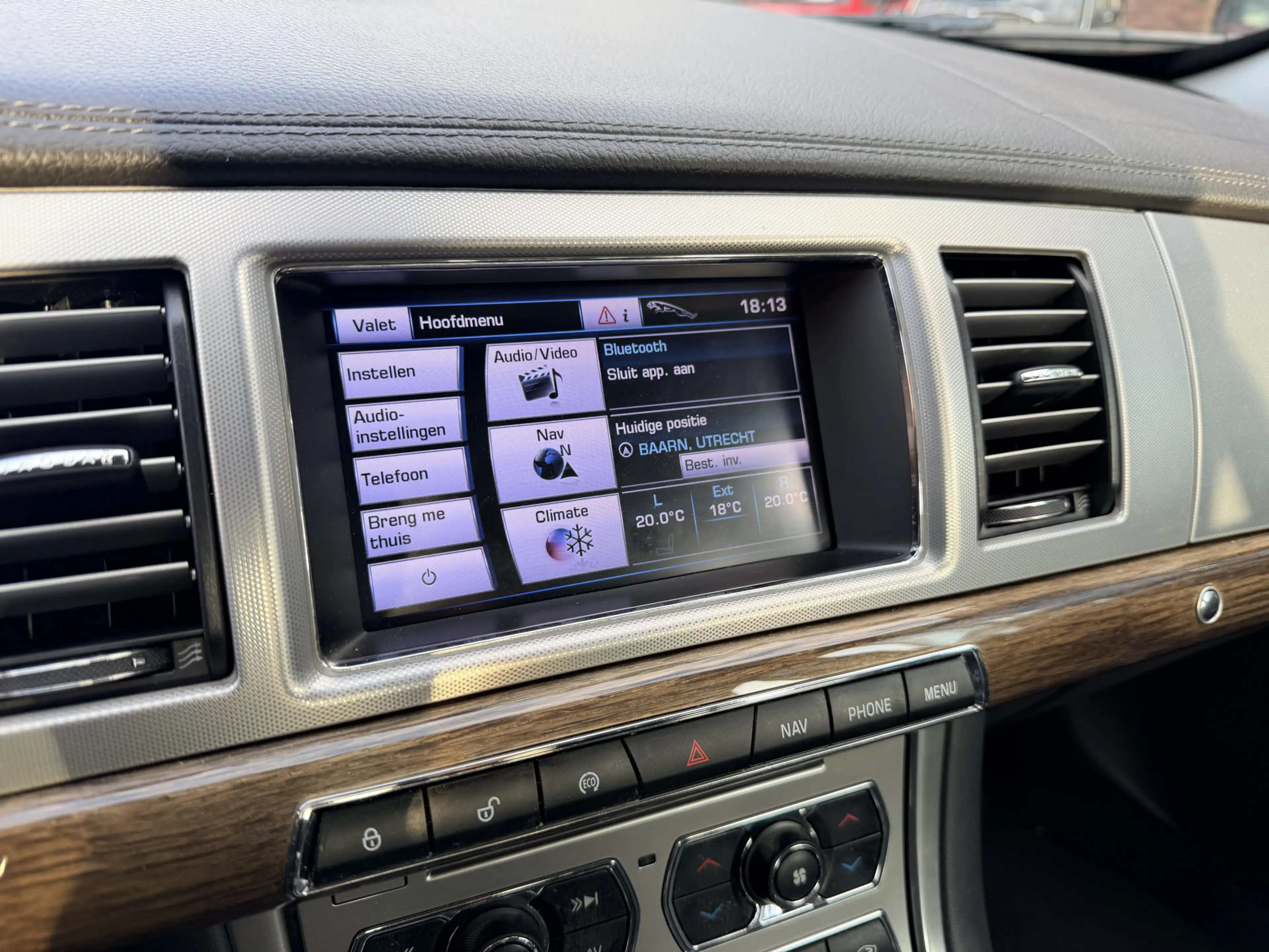 Jaguar XF 2.2D Premium Luxury — photo 15