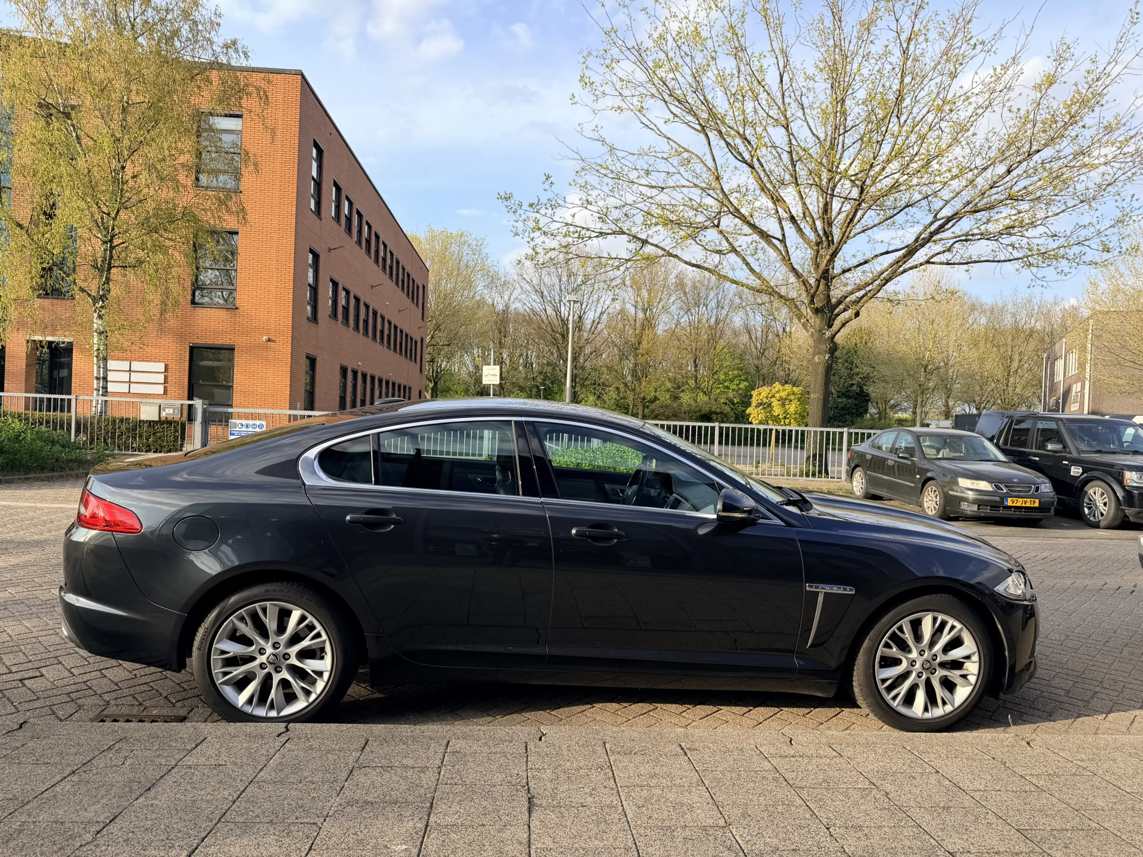 Jaguar XF 2.2D Premium Luxury — photo 12