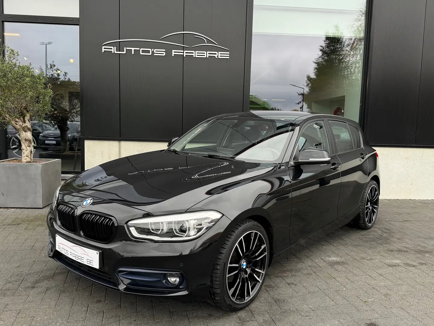 BMW 118 I Automaat Sport Line 78000km Zwart - 1