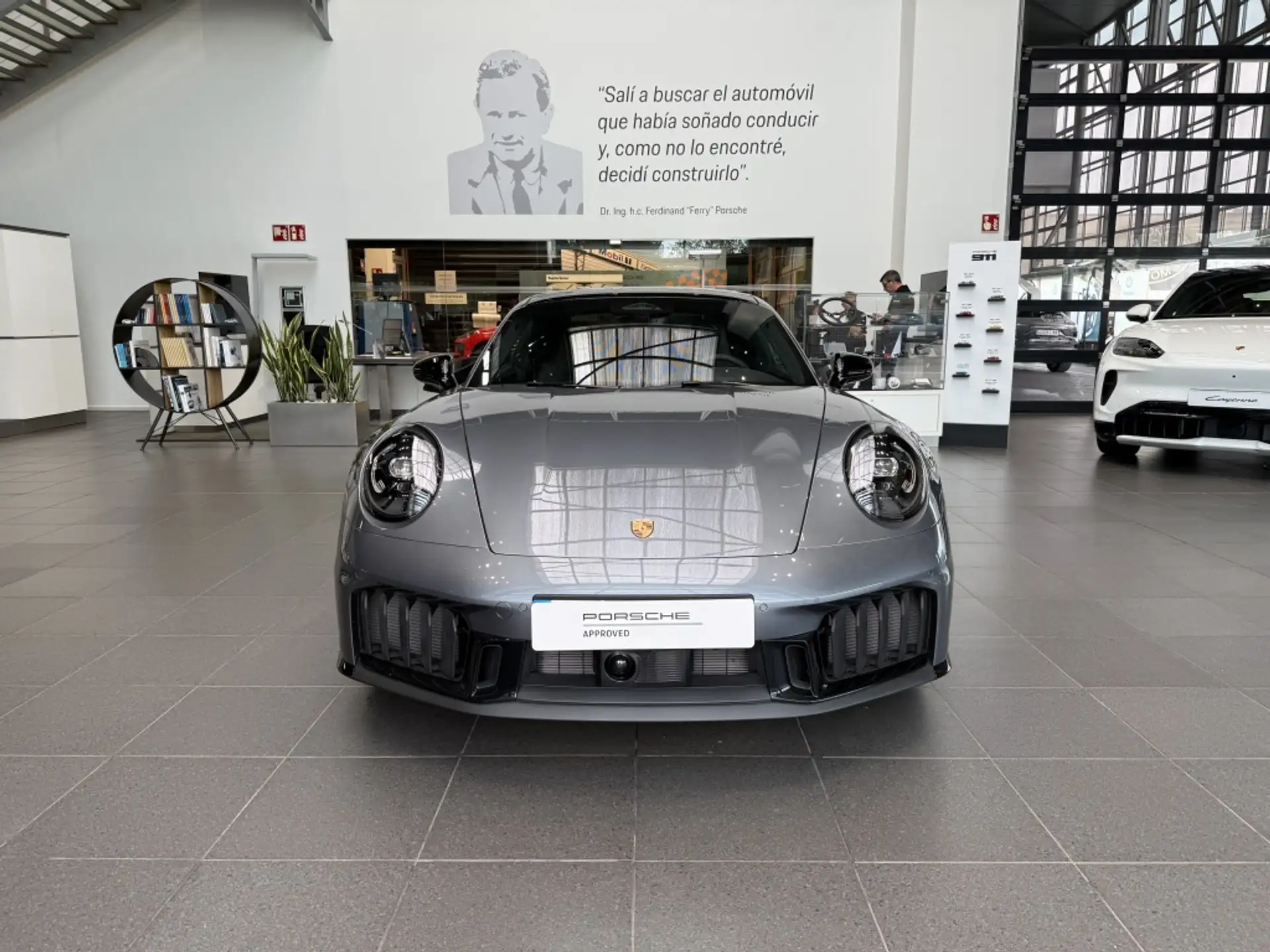 포르쉐 911 Carrera 4 GTS Coupe 2026 회색 사진 4
