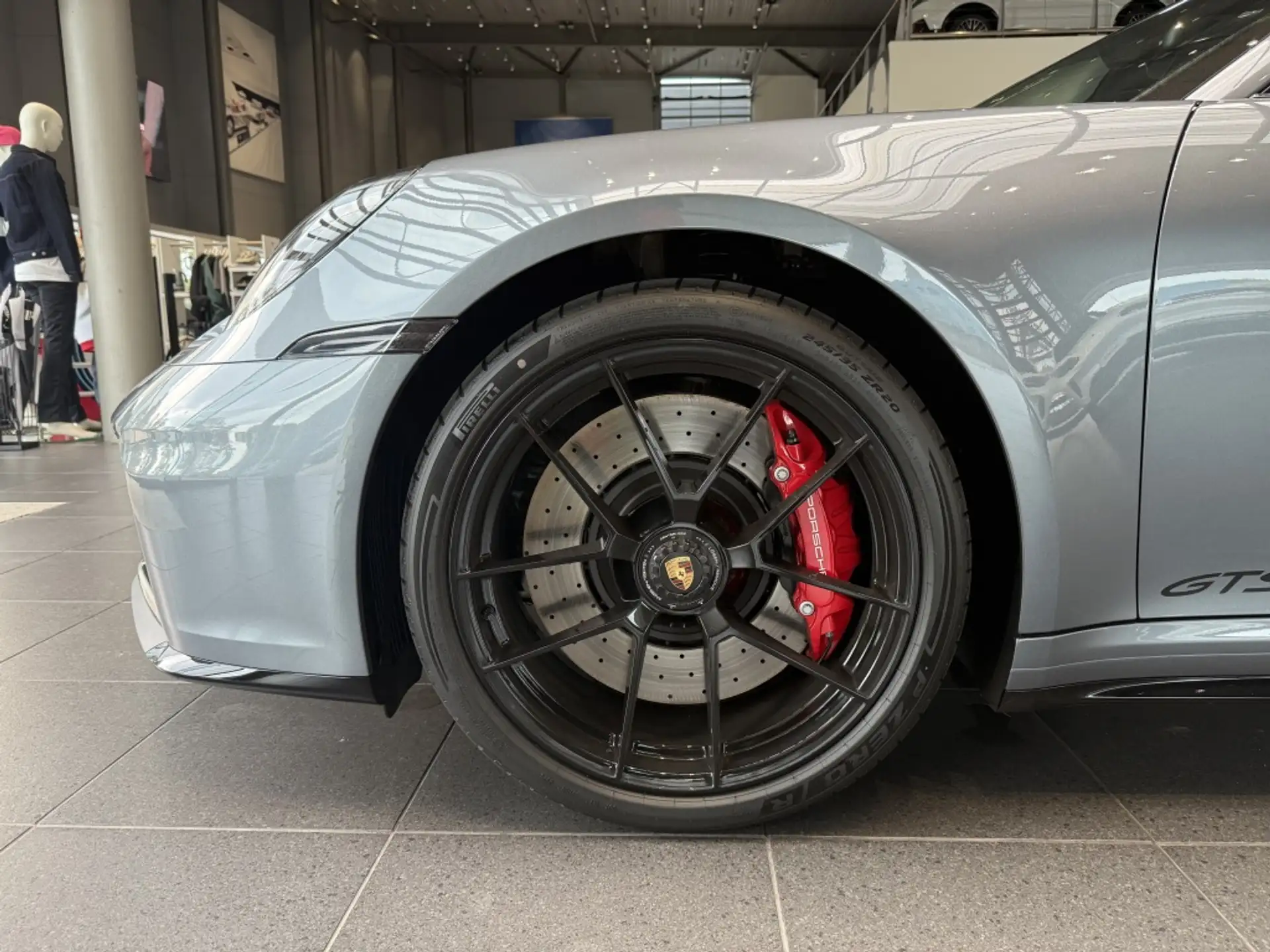 포르쉐 911 Carrera 4 GTS Coupe 2026 회색 사진 5