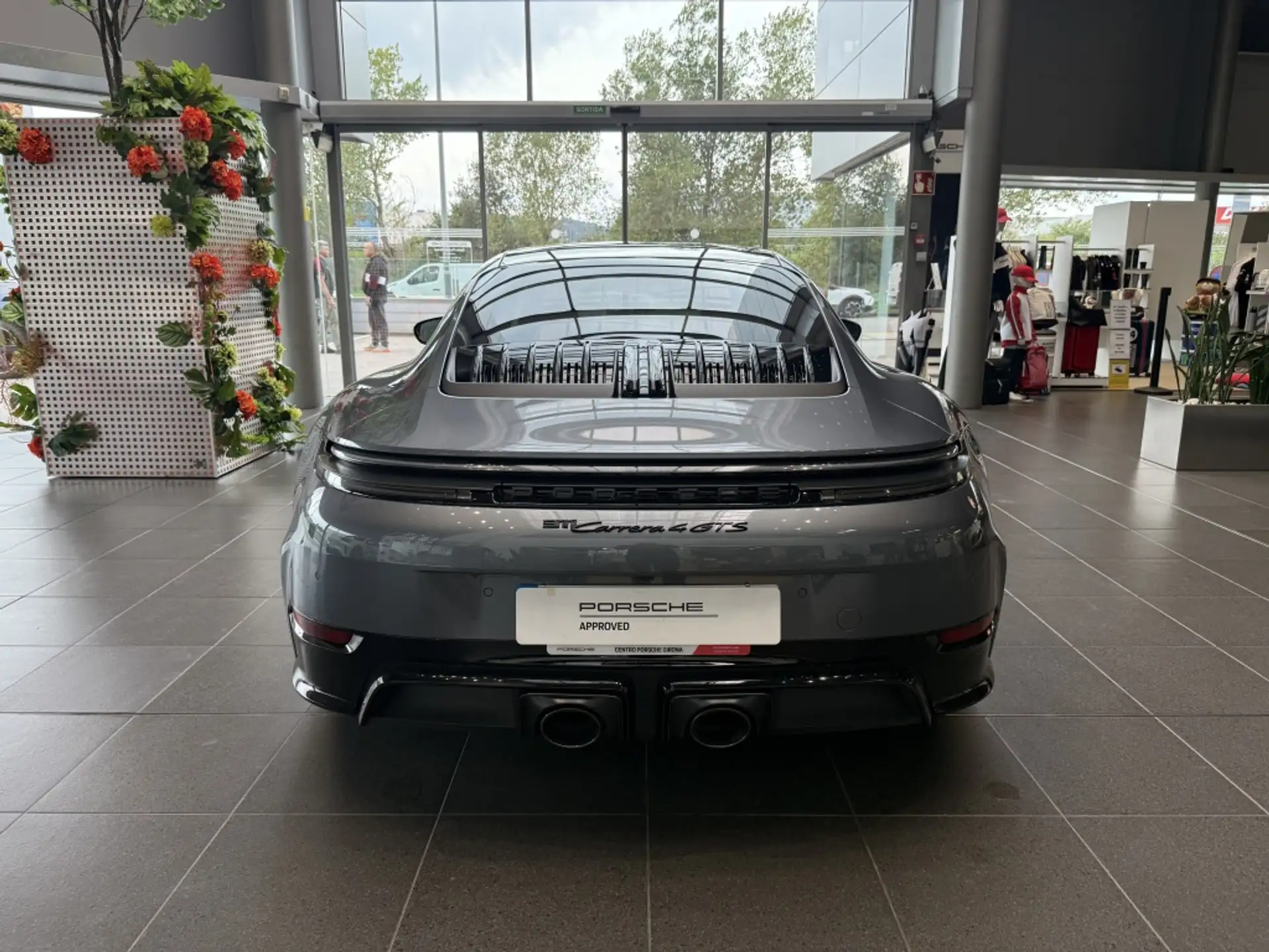 포르쉐 911 Carrera 4 GTS Coupe 2026 회색 사진 6