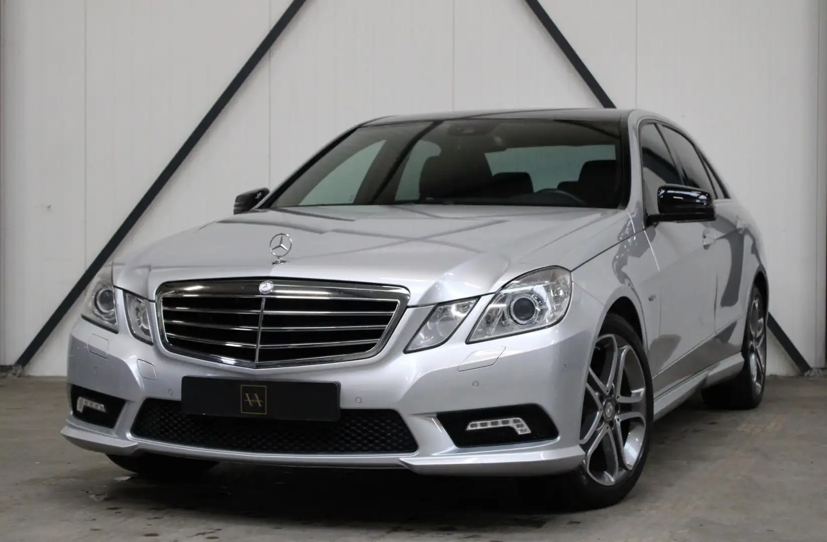 Mercedes-Benz E 250 CGI AMG-Pakket l Xenon l NAP l LED Grijs - 1