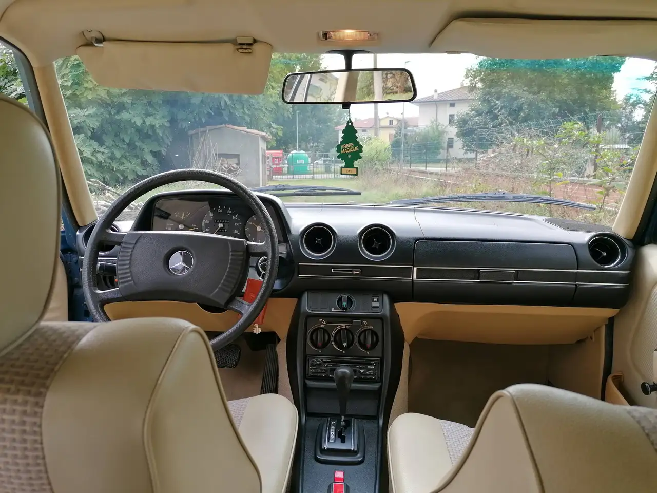 Mercedes-Benz 200 W123020, foto 6