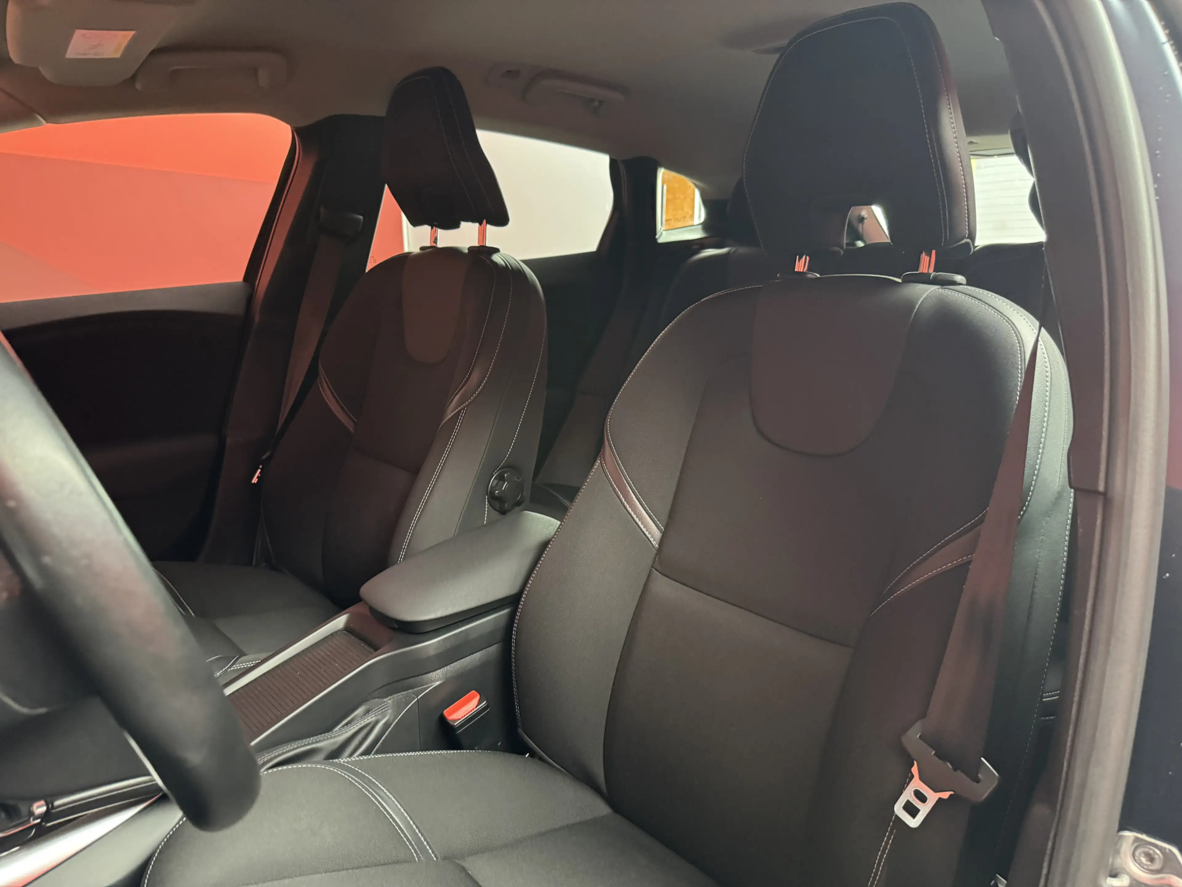 Volvo V40 1.5 T3 Nordic+ | Nieuw Binnen! | Stoelverwarming | — photo 10