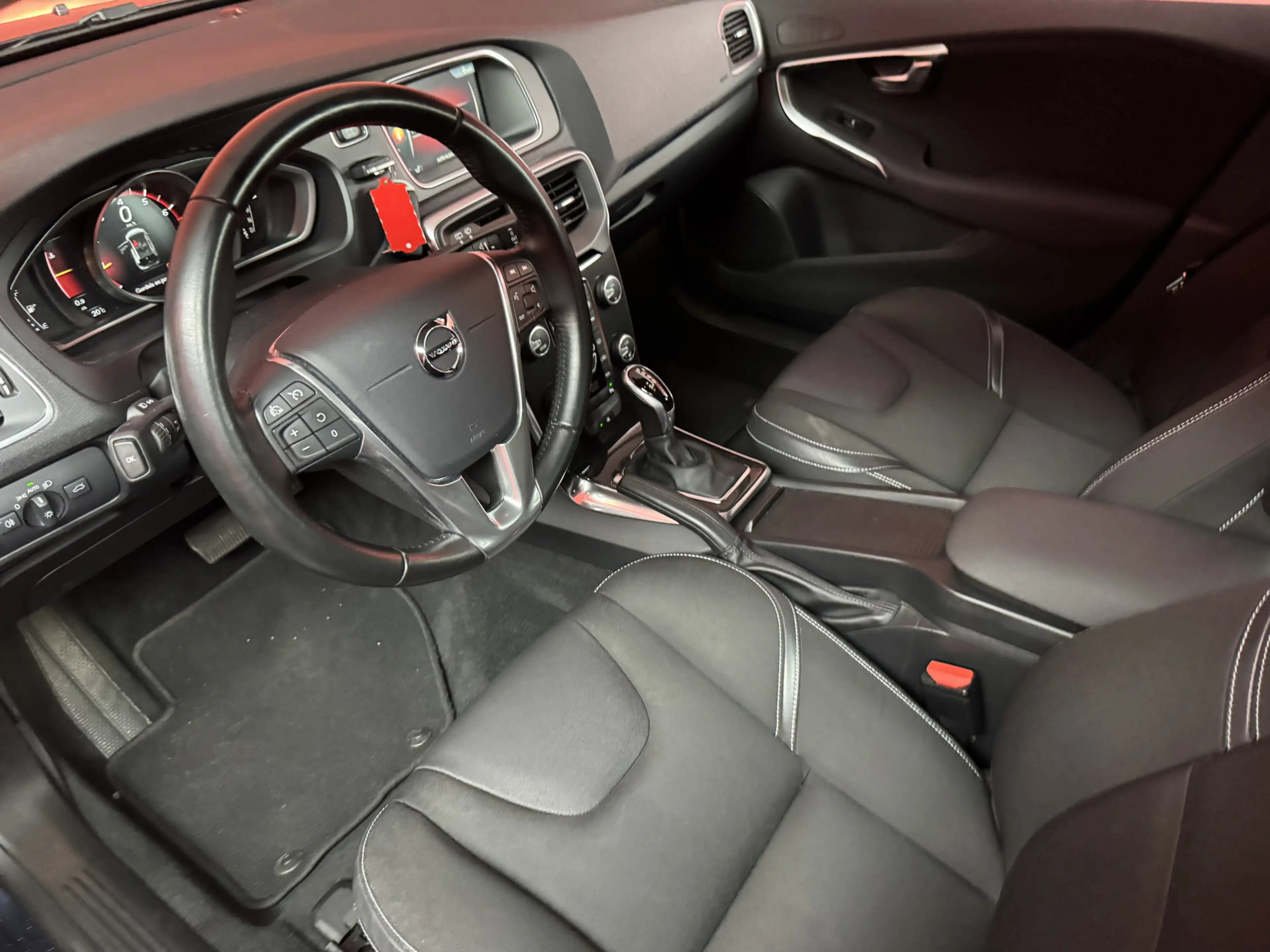 Volvo V40 1.5 T3 Nordic+ | Nieuw Binnen! | Stoelverwarming | — photo 14