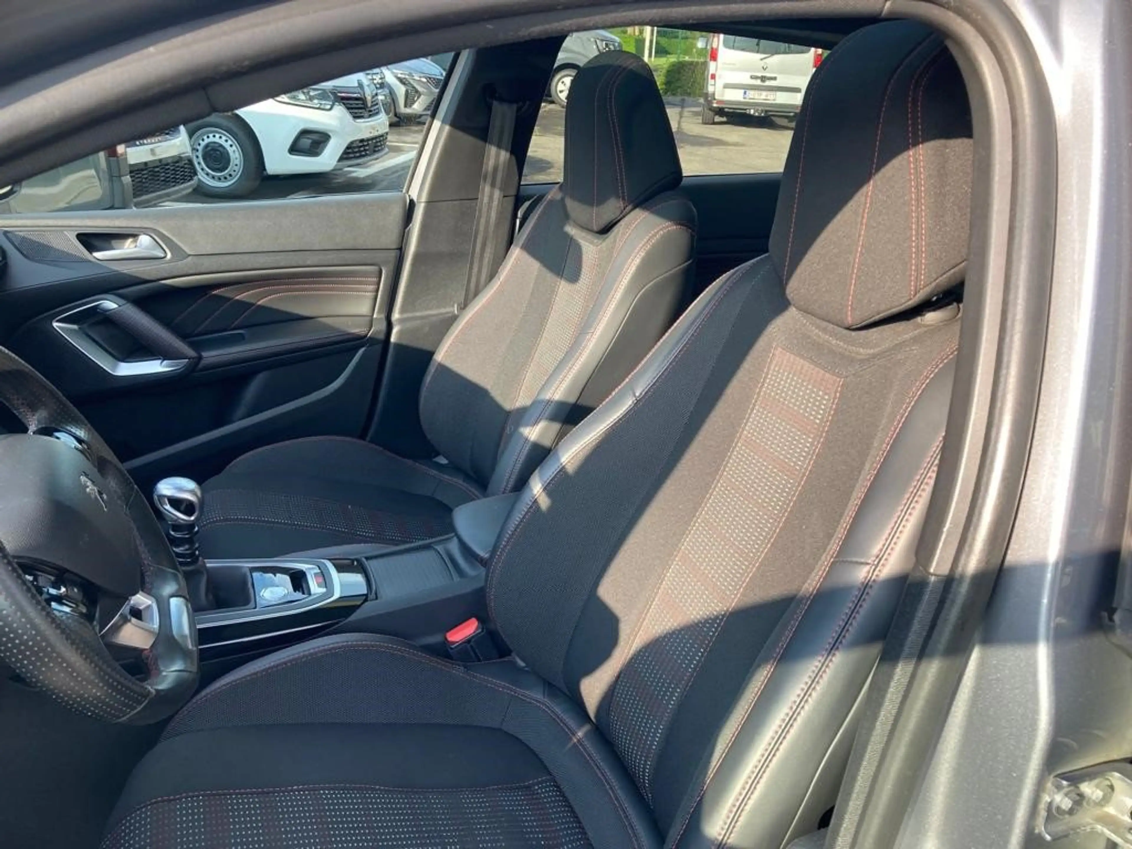 Peugeot 308 PureTech GT-Line STT — photo 13