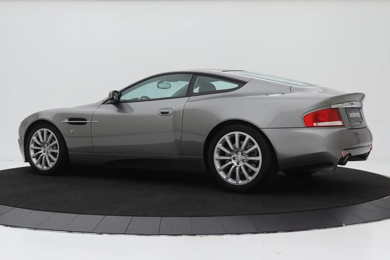 Aston Martin Vanquish V12 5.9 470pk 2+0 | 53.000km | Navigatie | Leder | Szürke - 2