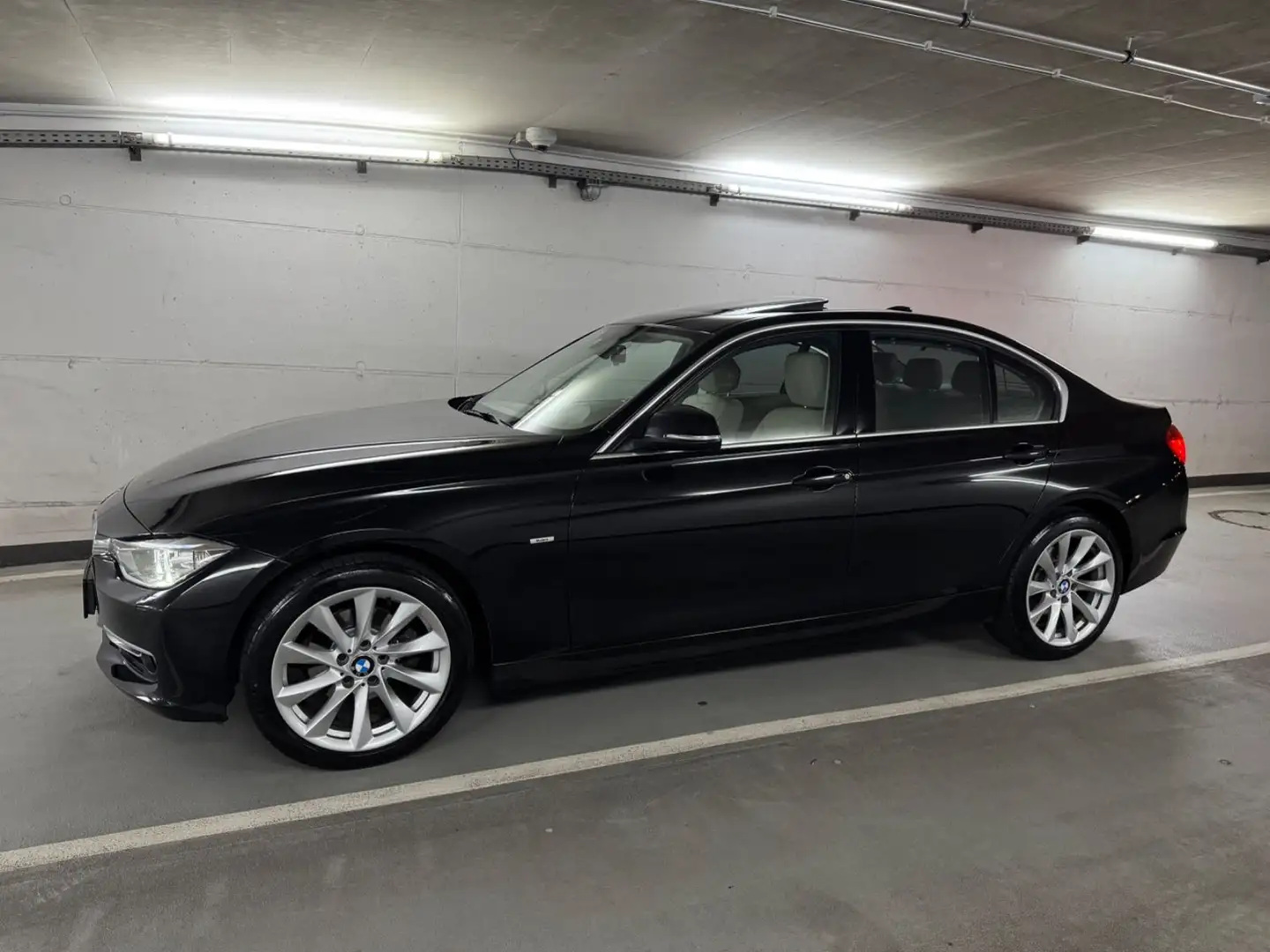 BMW 320 i xDrive |ModernLine|Automatik|Leder|Navi| Schwarz - 2