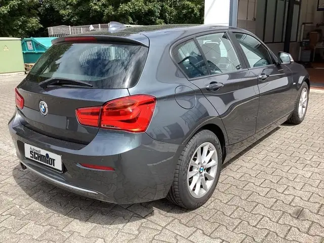 BMW 1 Series view 2