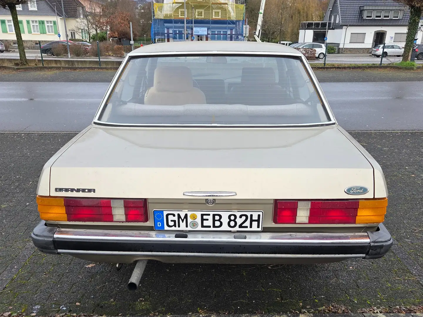 Ford Granada Limosine Gold - 2