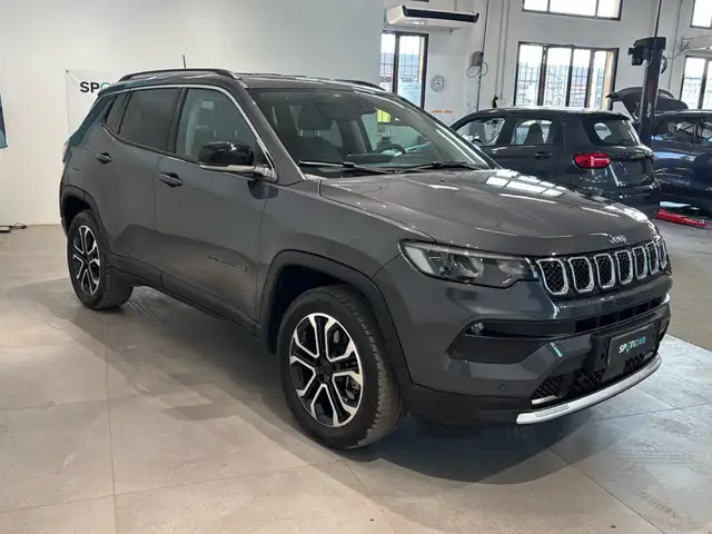 Jeep Compass view 3