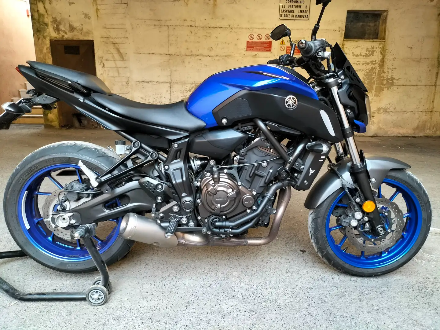 Yamaha MT-07 Bleu - 1