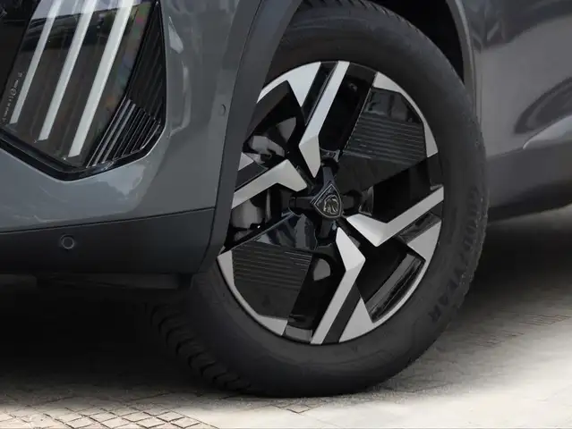 Peugeot 2008 view 5