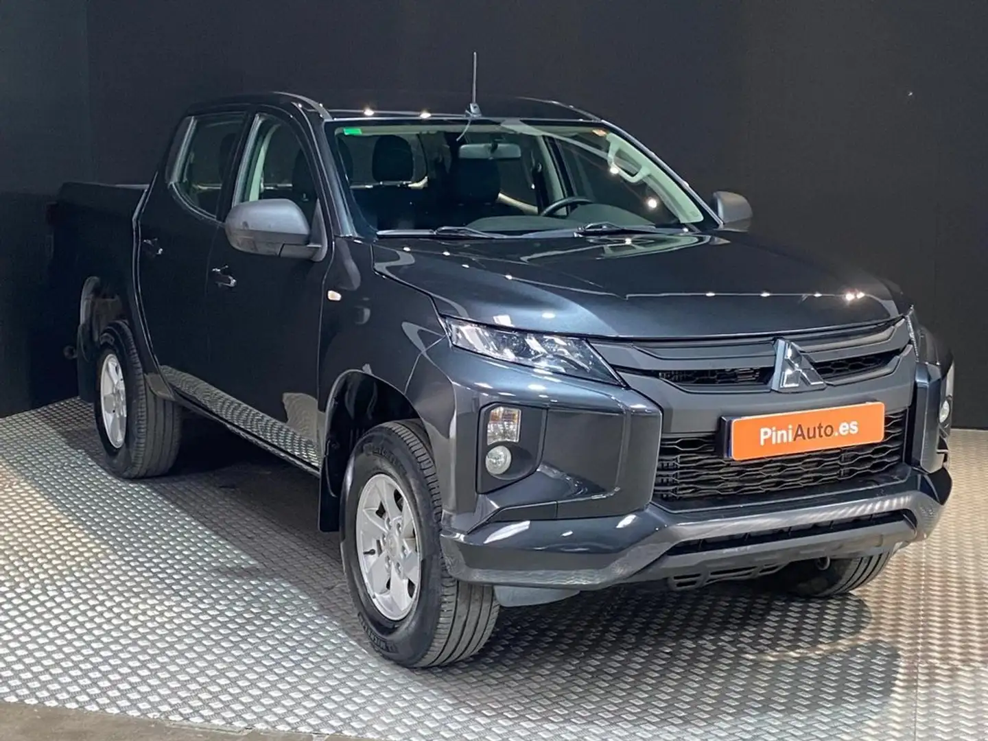 Mitsubishi L200 D/C 220 DI-D M-Pro Auto Gris - 2