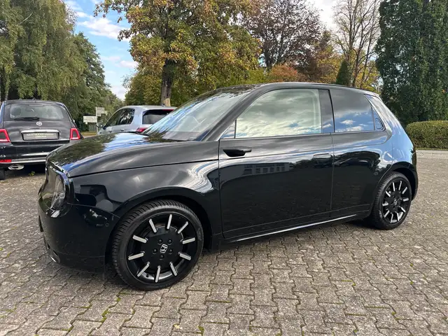 Honda e Advance /In edlem Tiefschwarz/