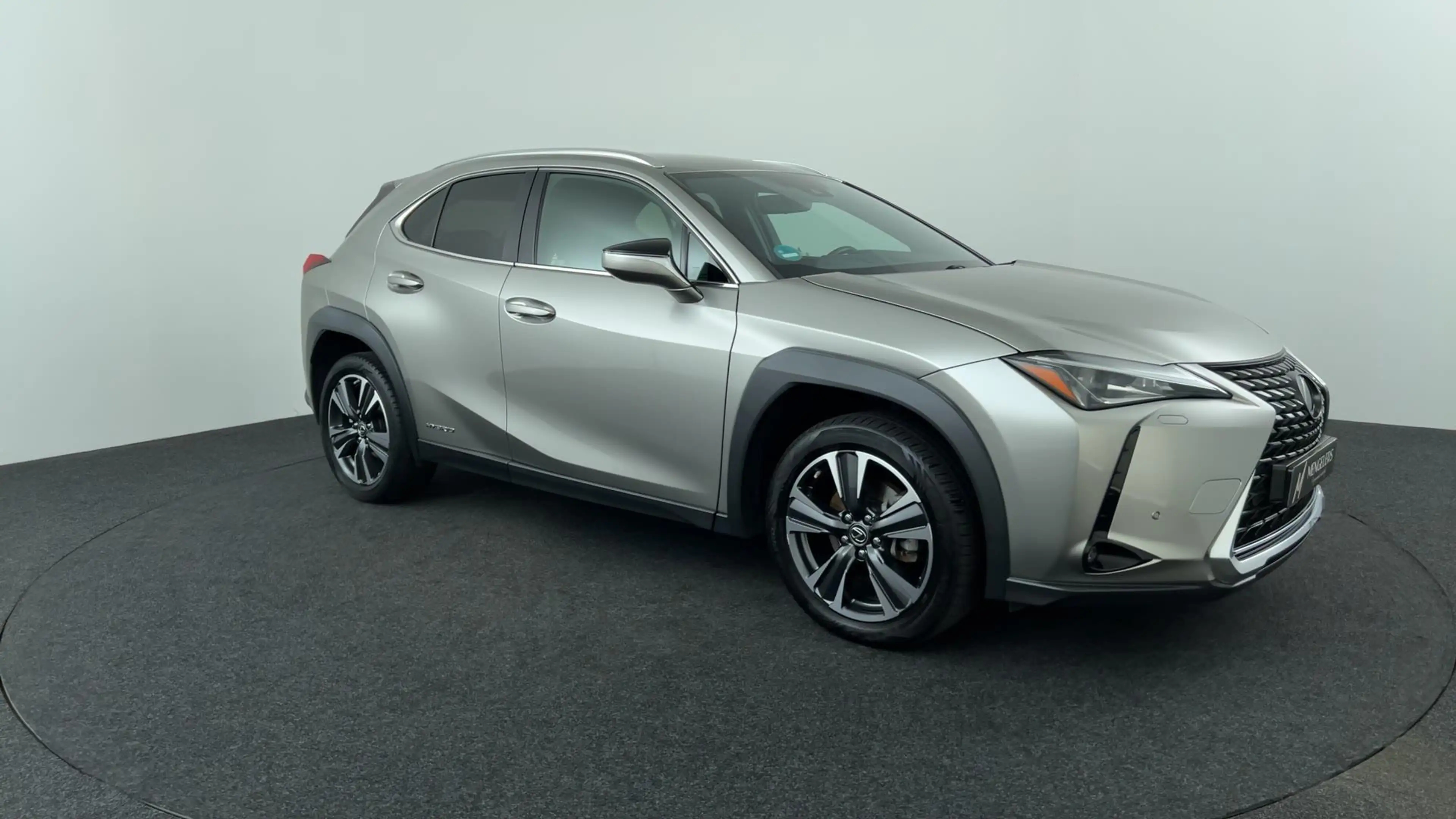Lexus UX 250h Preference Line — photo 7