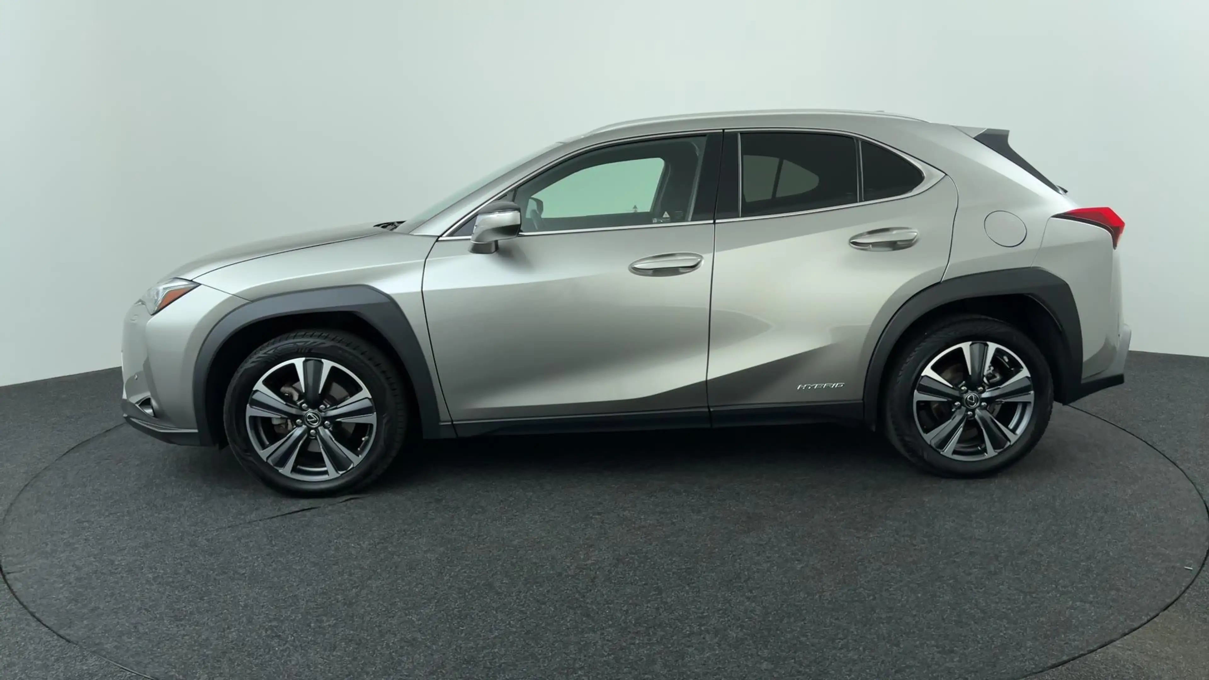 Lexus UX 250h Preference Line — photo 2