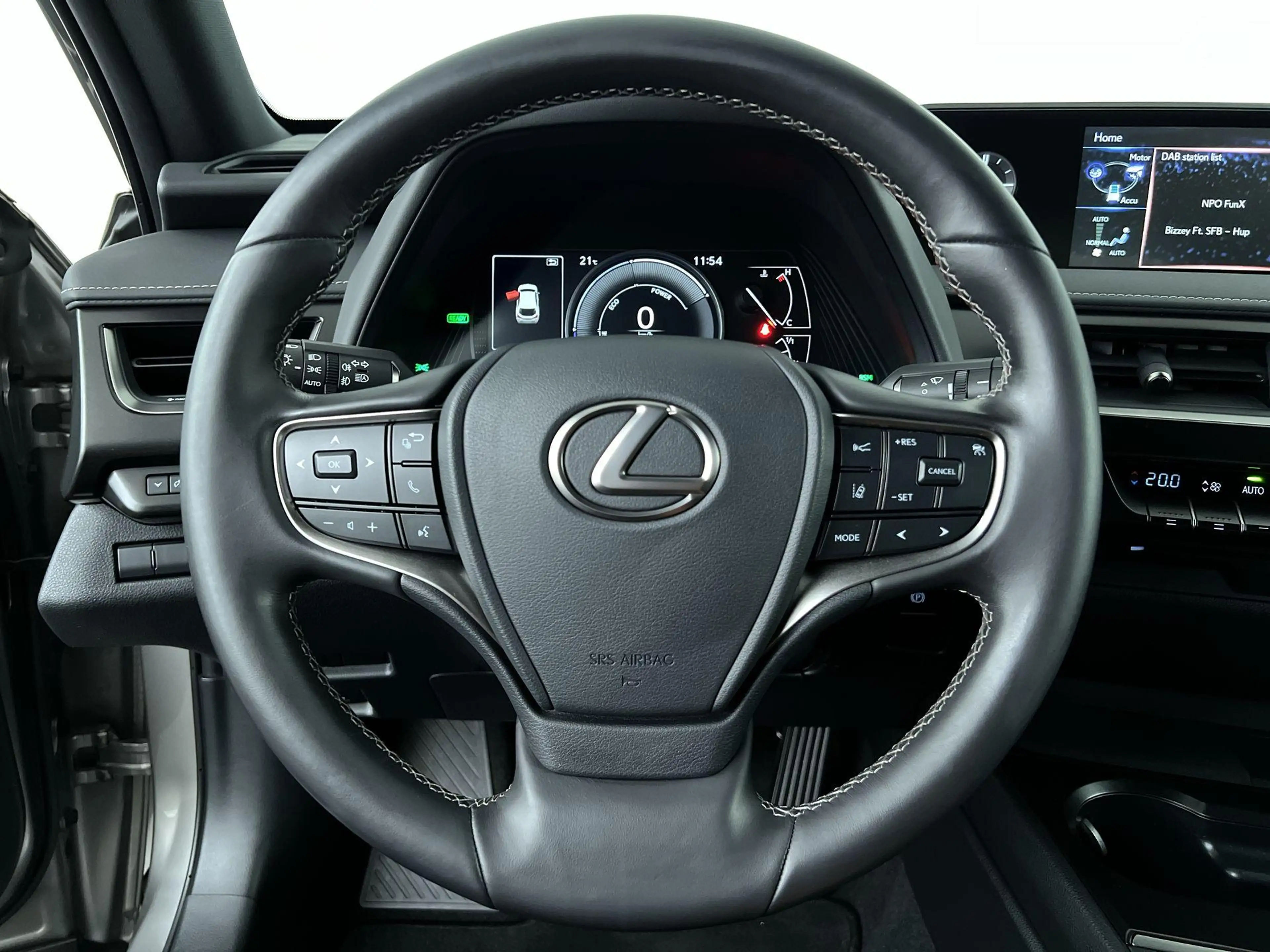 Lexus UX 250h Preference Line — photo 14