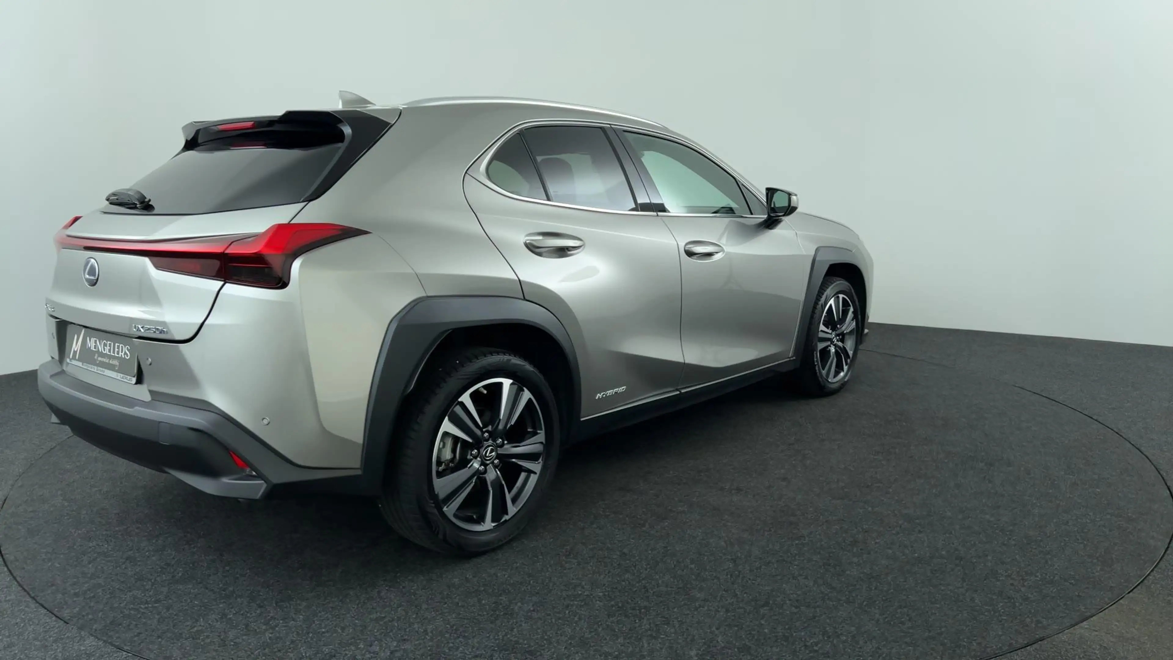 Lexus UX 250h Preference Line — photo 5