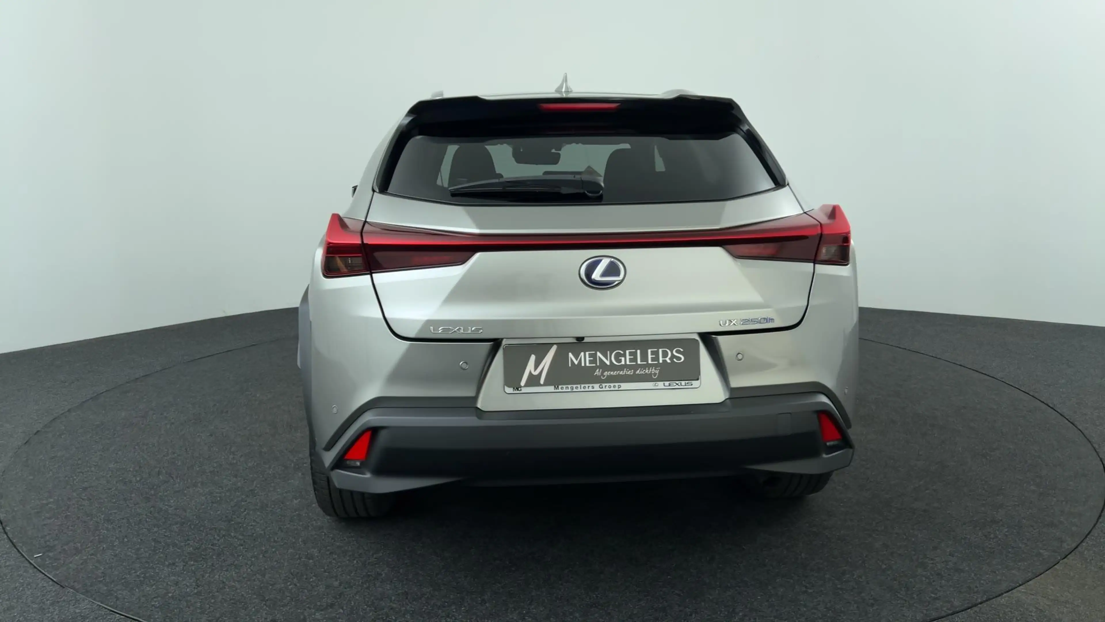 Lexus UX 250h Preference Line — photo 4