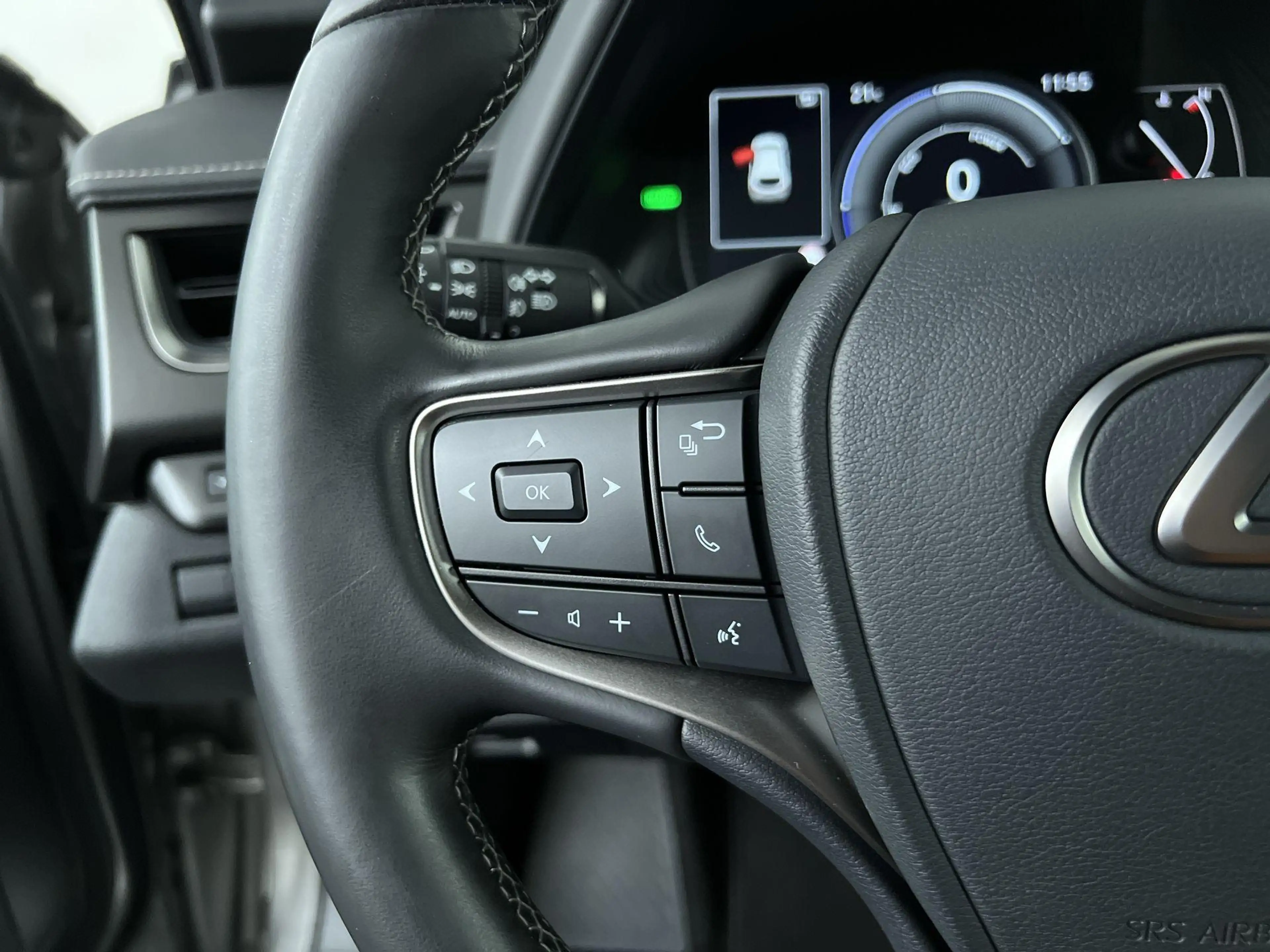 Lexus UX 250h Preference Line — photo 15