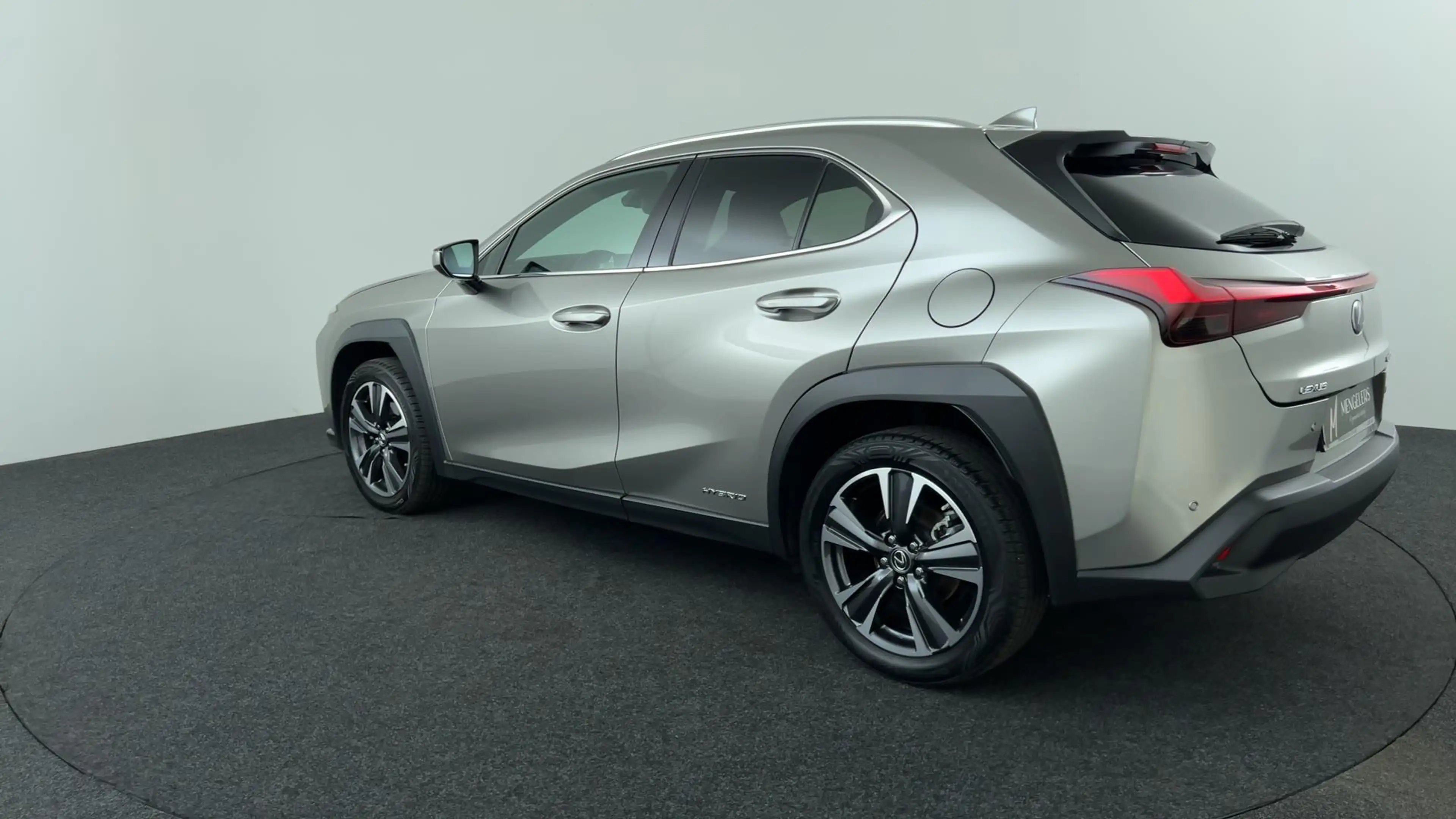 Lexus UX 250h Preference Line — photo 3