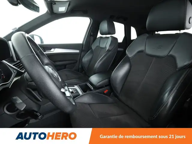 Audi Q5 view 10