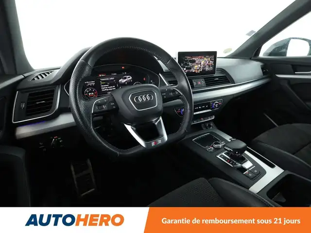 Audi Q5 view 11
