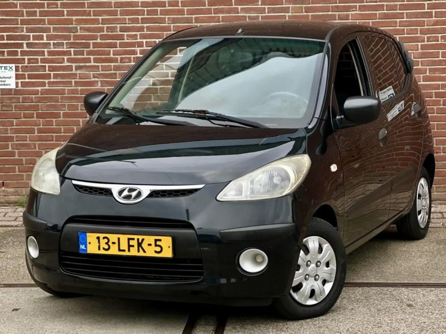 Hyundai i10 1.1 Active Cool Schwarz - 1