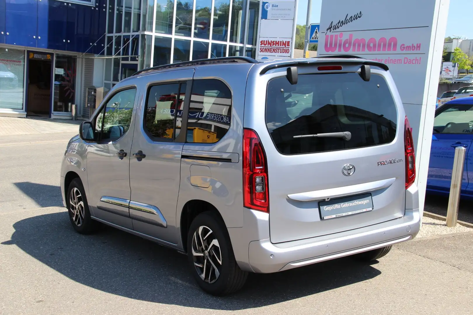 Toyota Proace City Verso 1.2 Team D L1 Navigation Sitzheizung Silber - 2