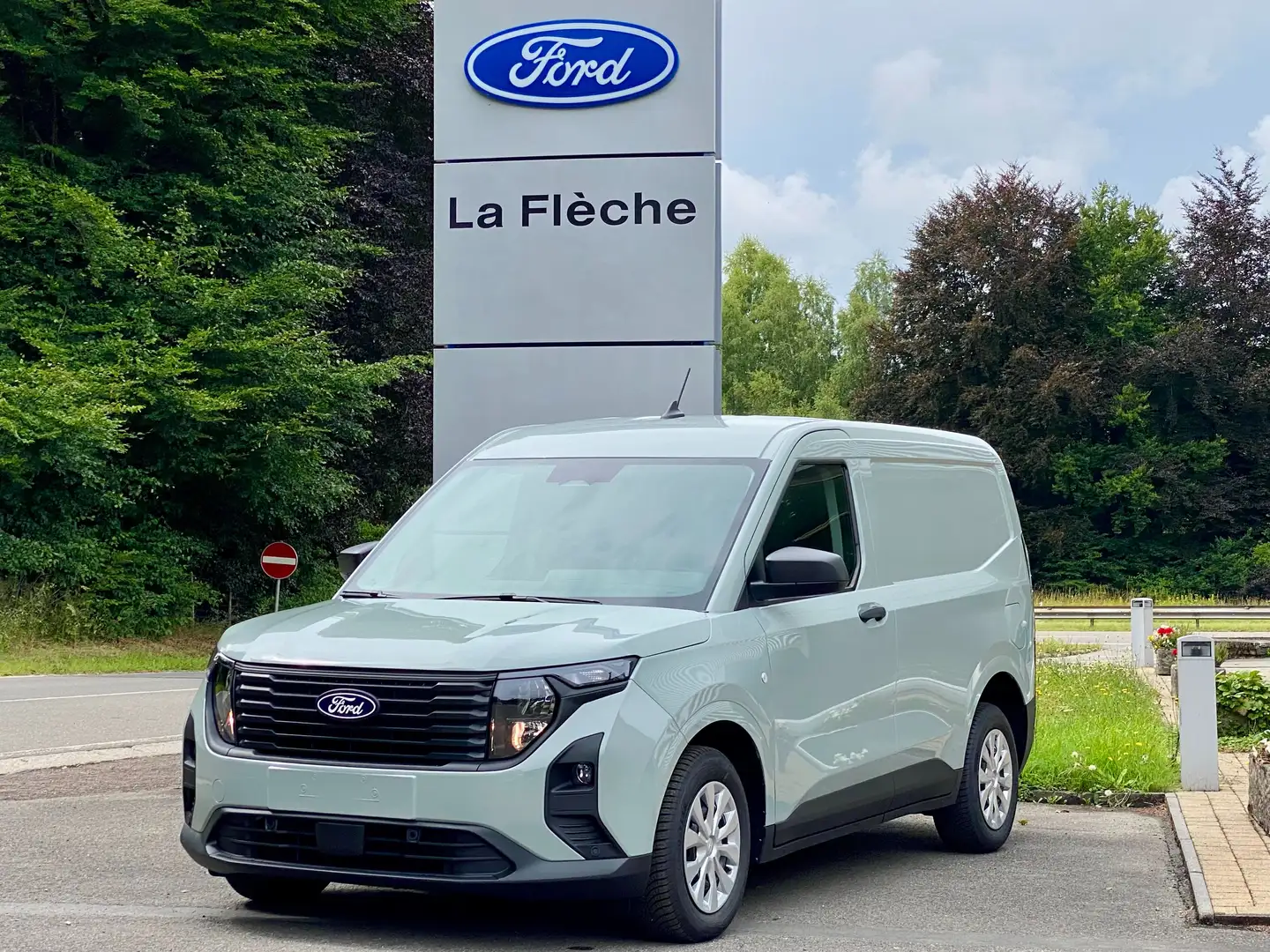 Ford Transit Courier Trend 1.0 Ecoboost 125CH Auto / Pack Assist&Winter Grijs - 2