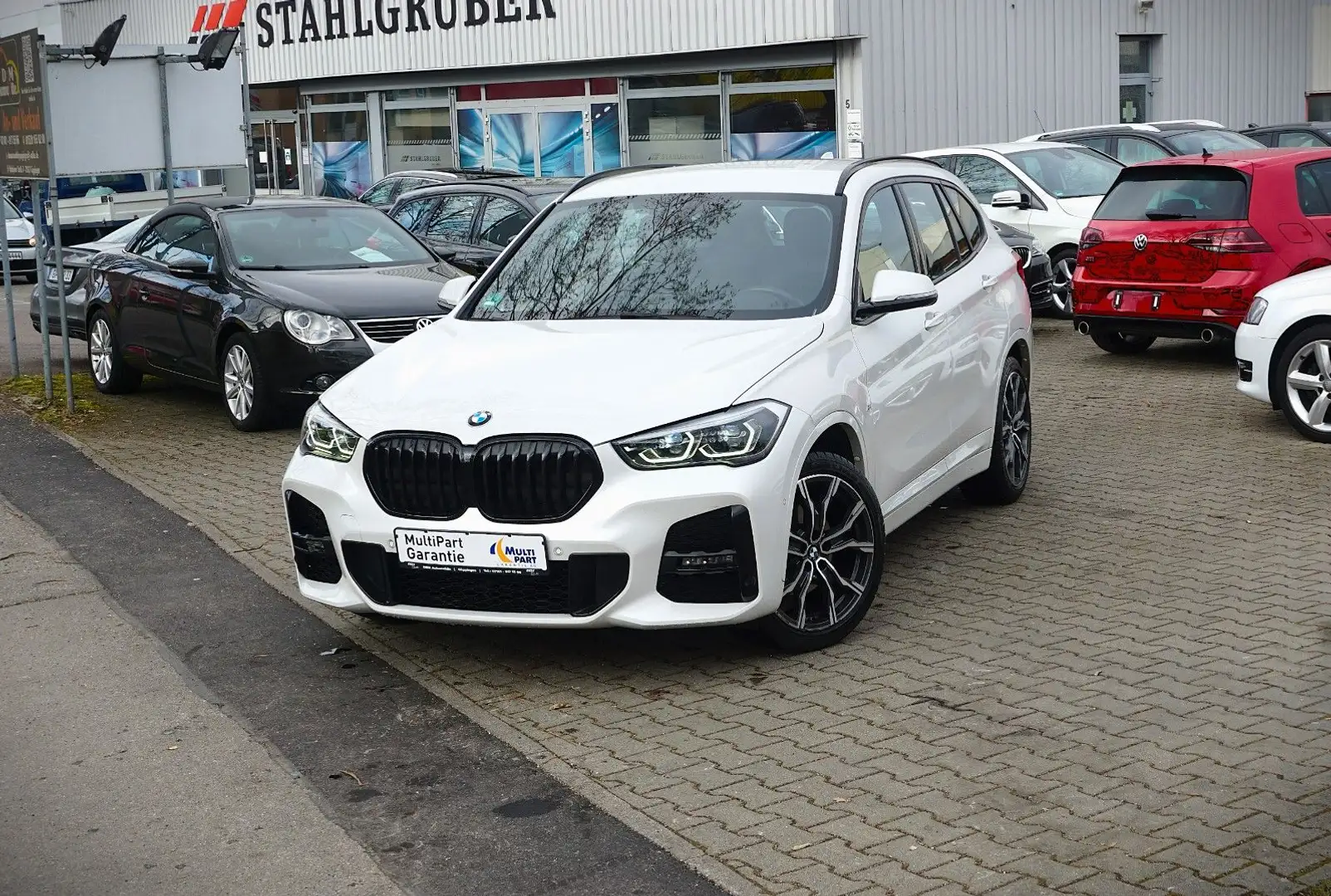 BMW X1 sDrive 18 d M Sport / HUD / R-Kam / LED / Weiß - 1