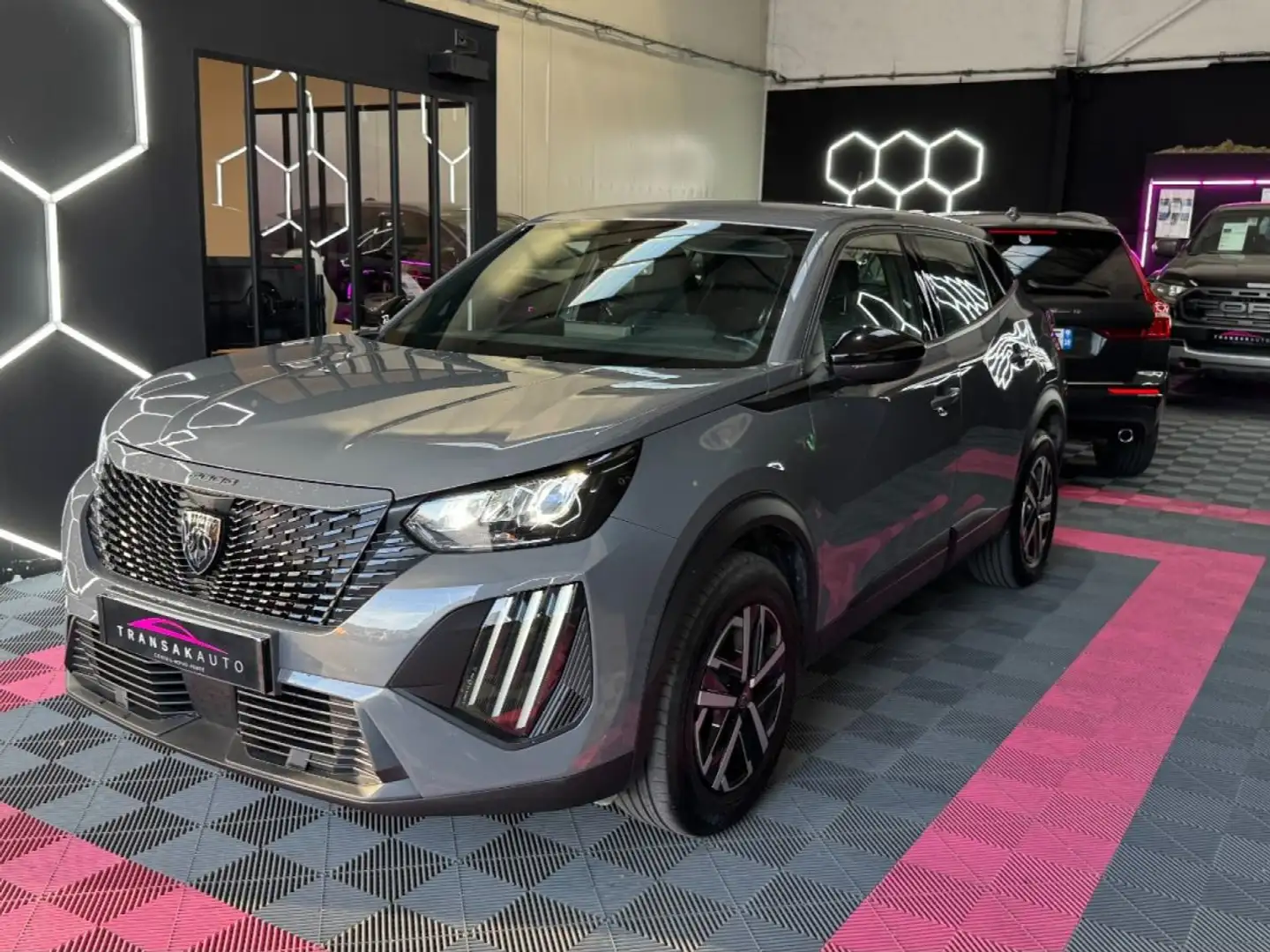 Peugeot 2008 Active 100 ch SS BVM6 Phase 2 ~ Régulateur ~ CarPlay et Android auto ~ GPS ~ Grau - 2