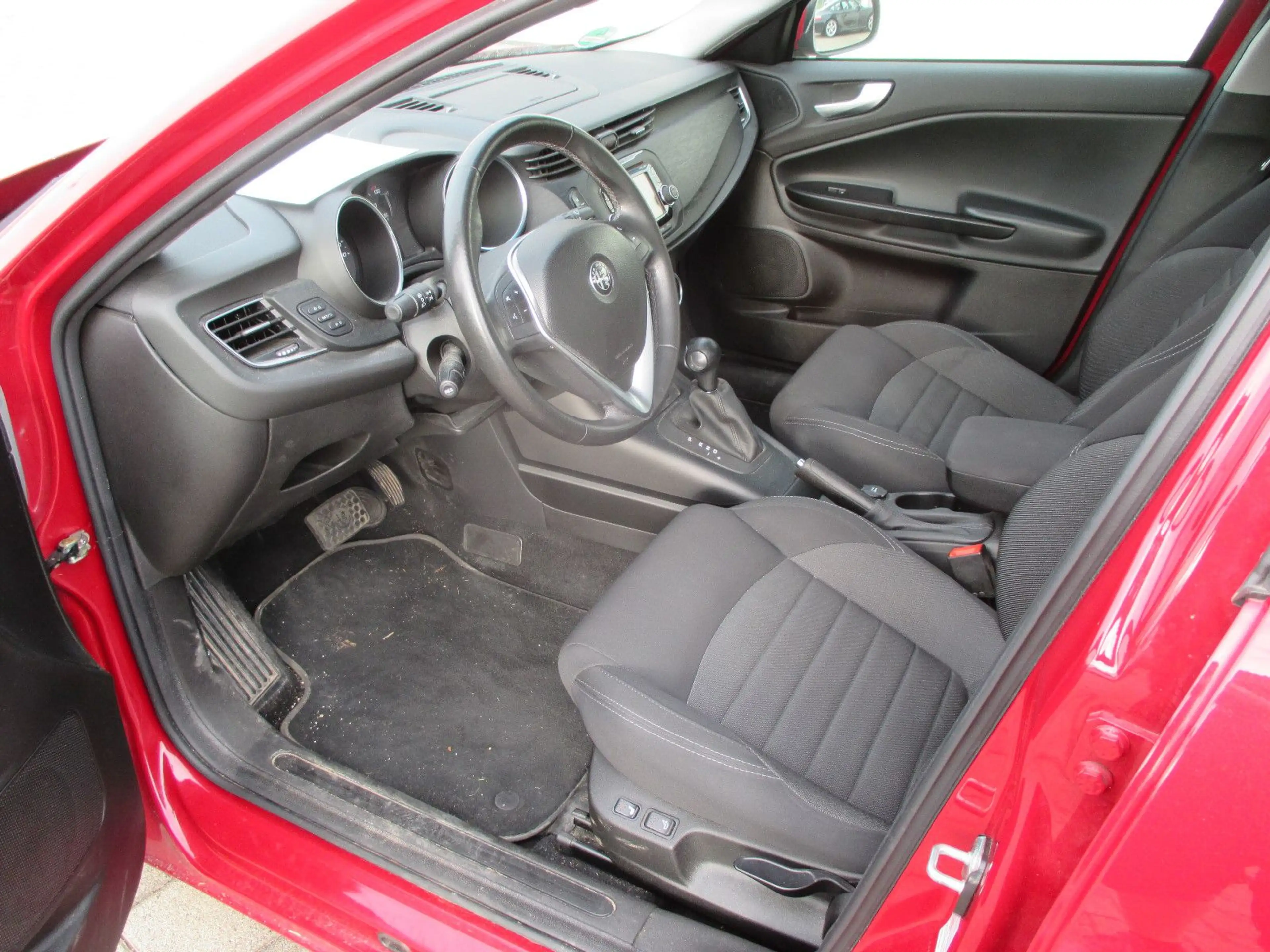 Alfa Romeo Giulietta Super 1.6 JTDm Autom. — photo 4