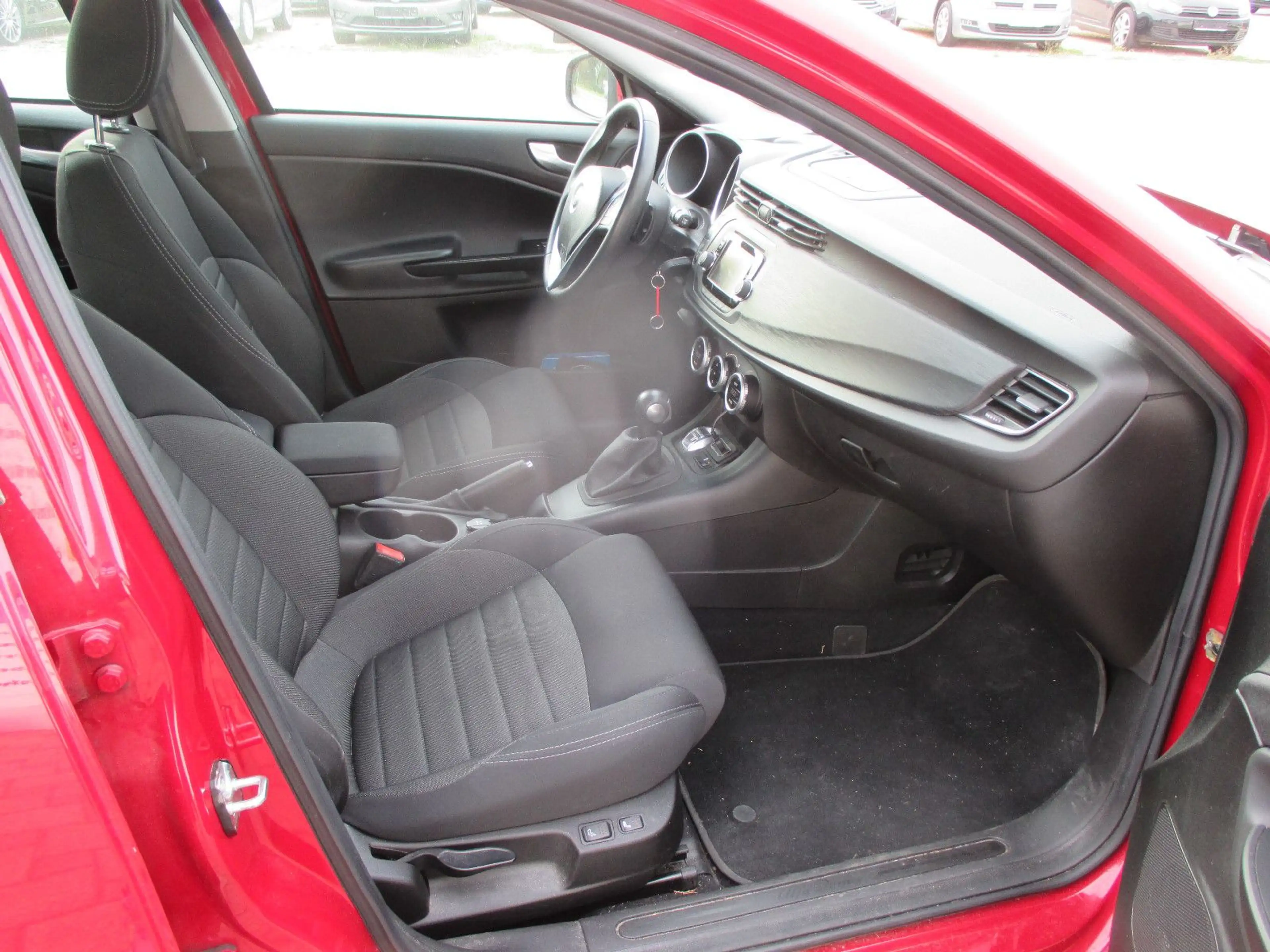 Alfa Romeo Giulietta Super 1.6 JTDm Autom. — photo 8
