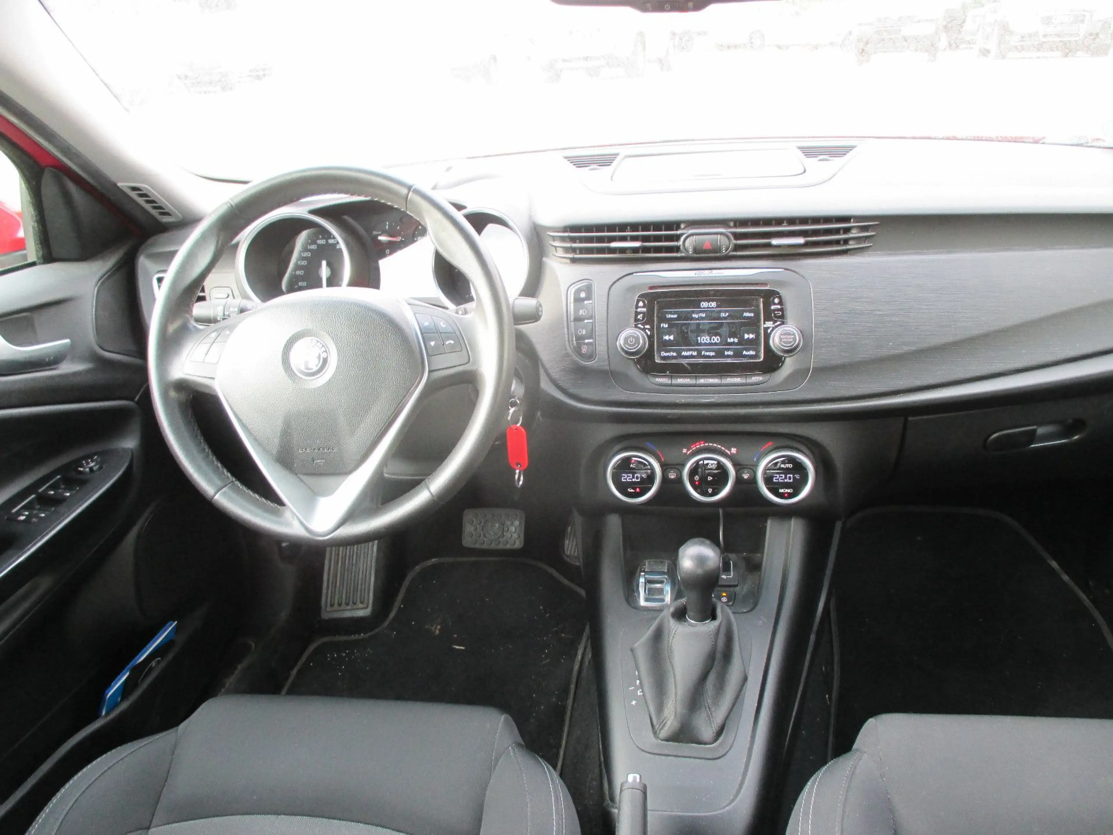Alfa Romeo Giulietta Super 1.6 JTDm Autom. — photo 7