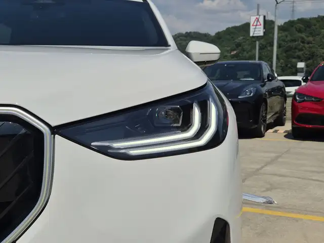 BMW X3 view 13